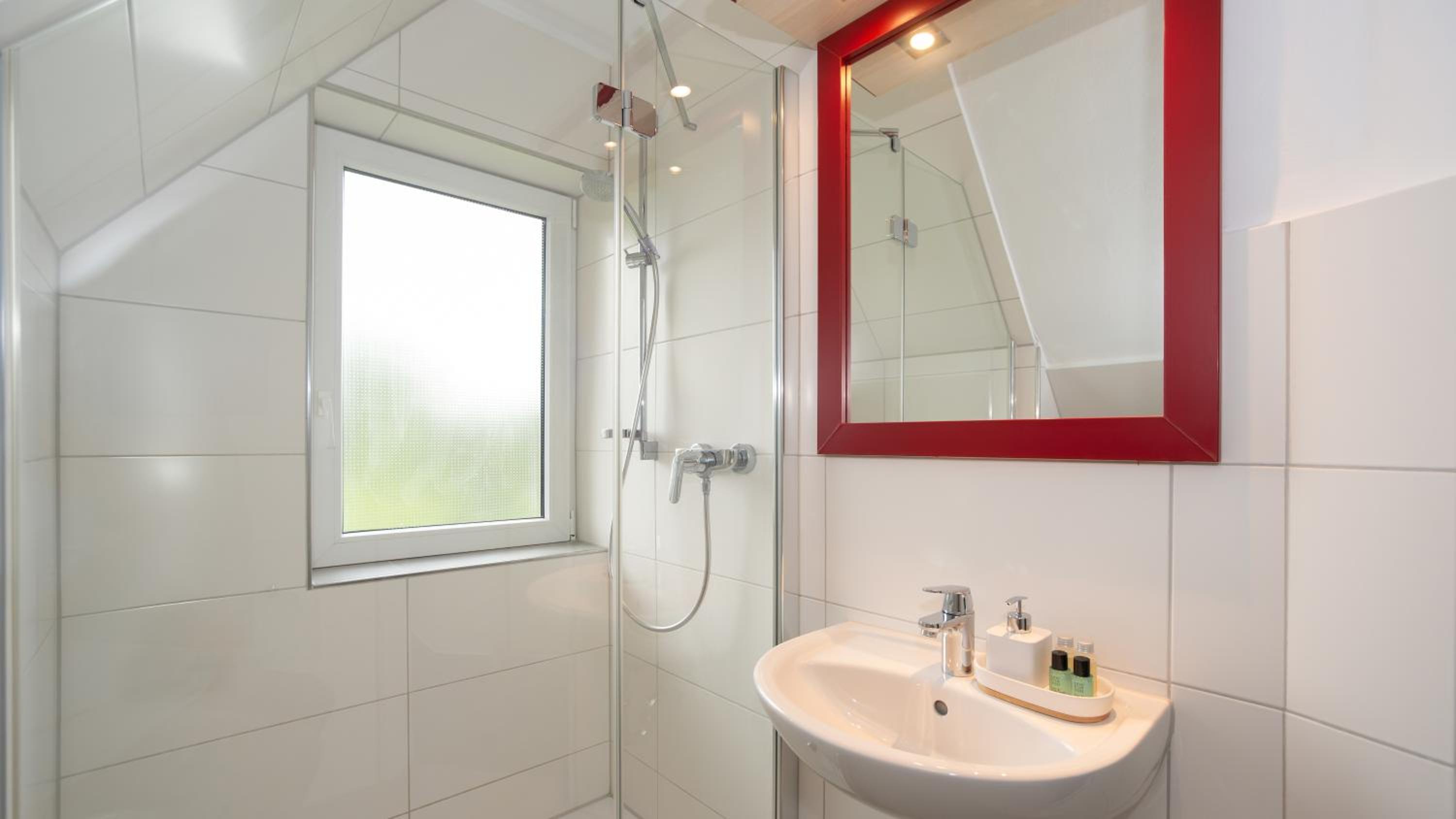 Single Room with Shared Bathroom photo 2