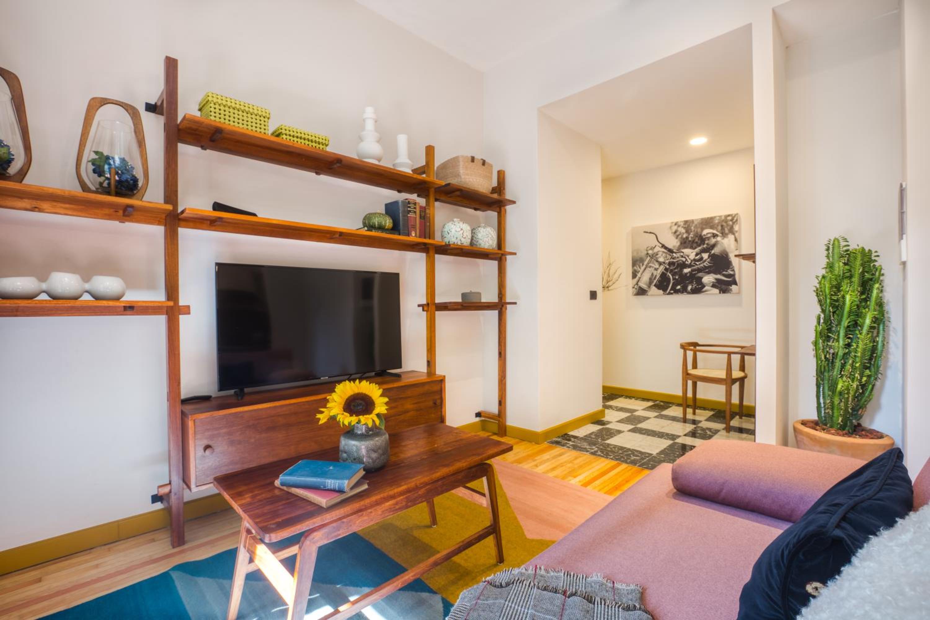 Two-Bedroom Apartment with Balcony photo 2