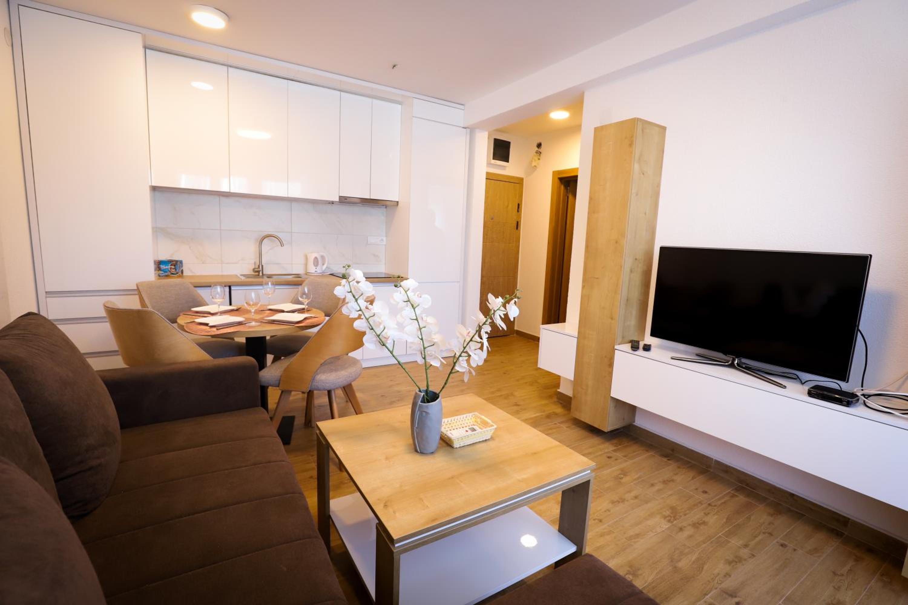 One-Bedroom Apartment photo 2