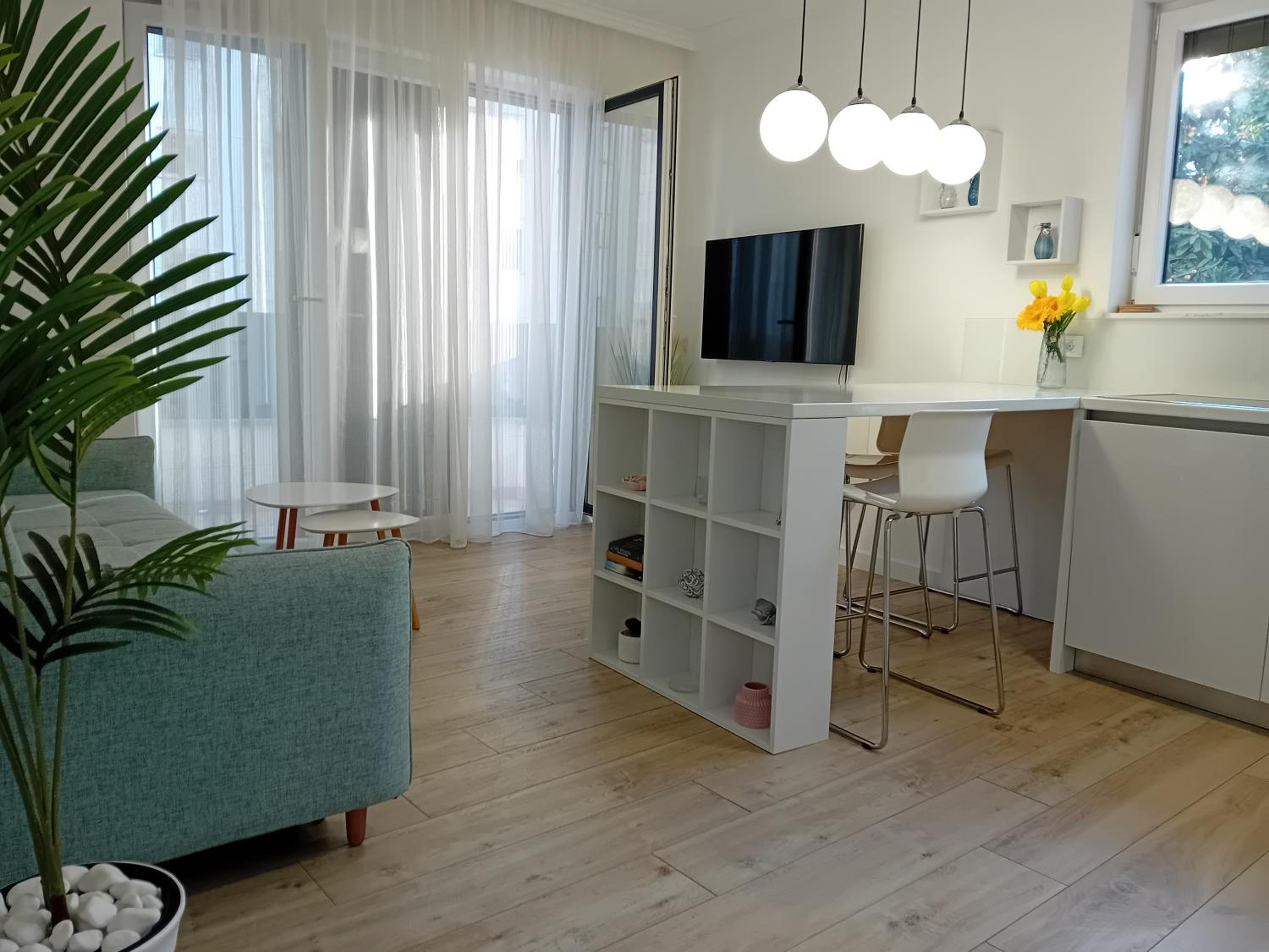 One-Bedroom Apartment - Photo 2