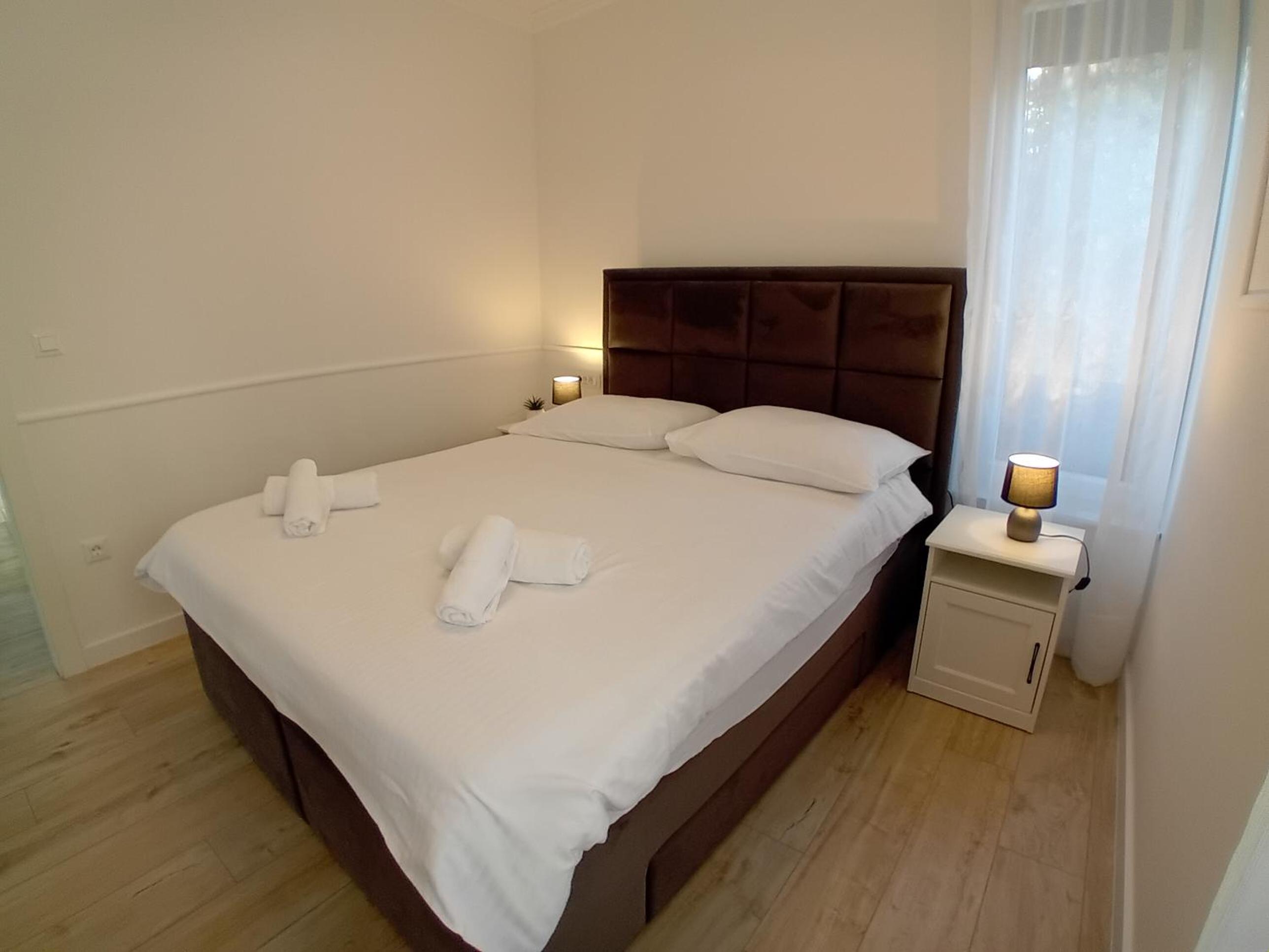 One-Bedroom Apartment - Photo 3