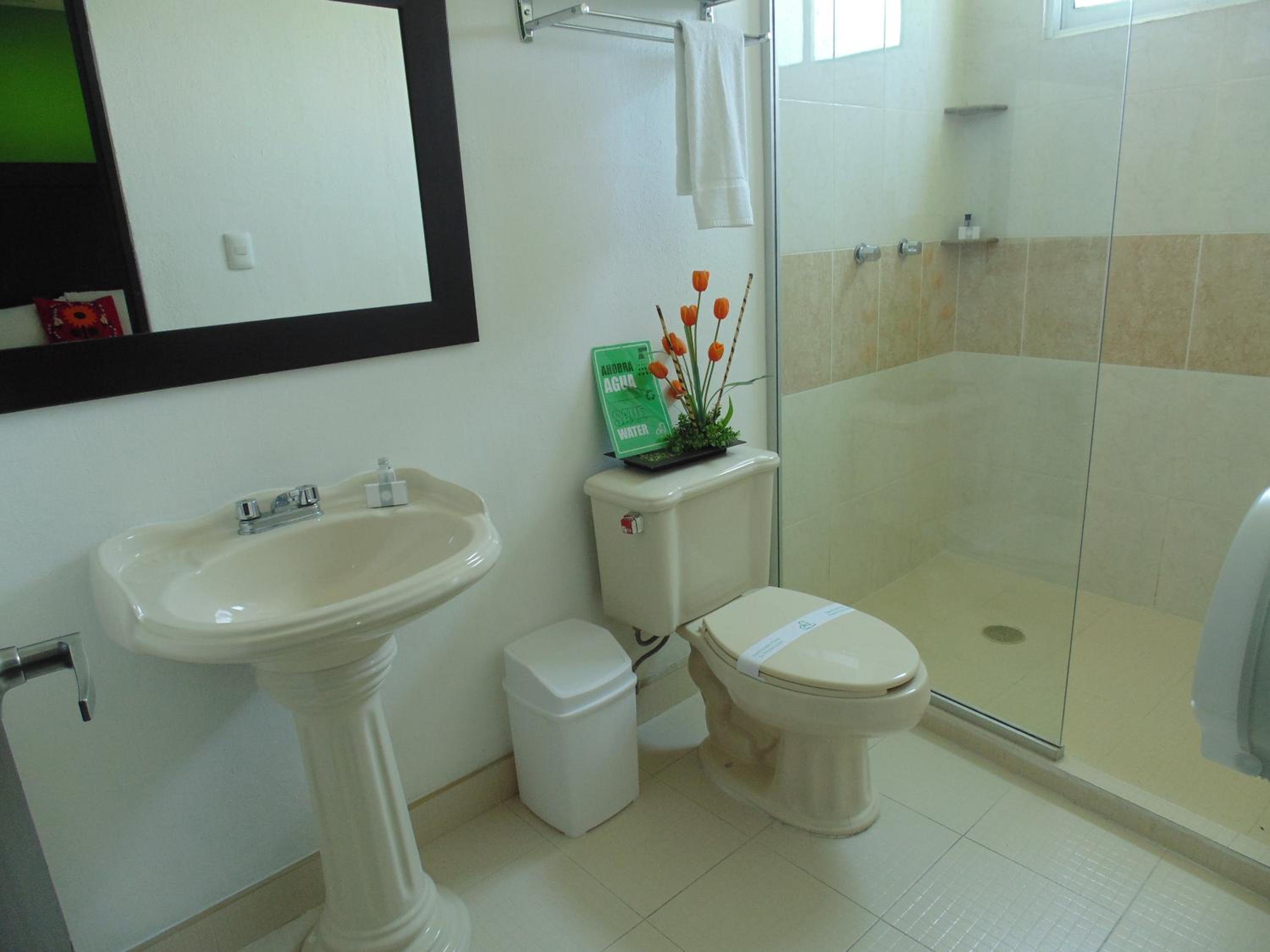 Standard King Room photo 3