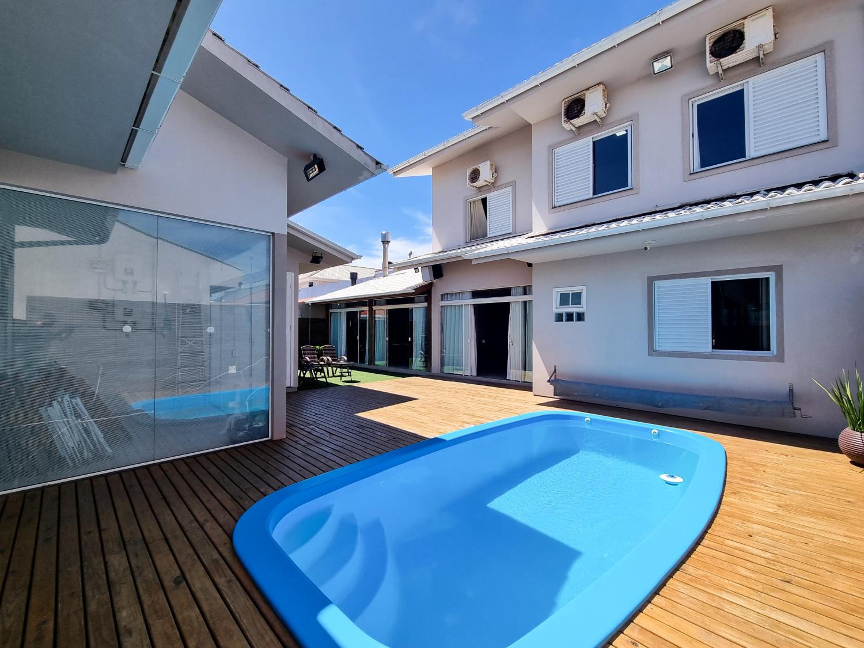 Seven-Bedroom House photo 2