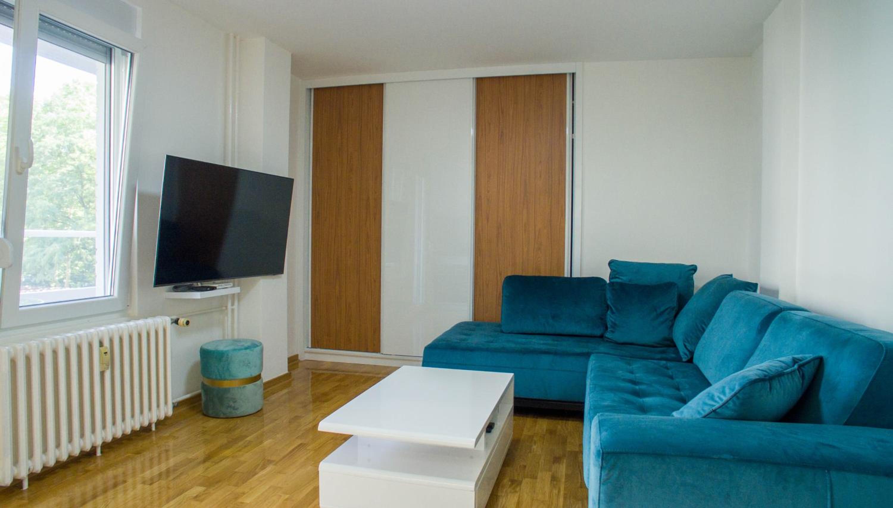 One-Bedroom Apartment photo 1