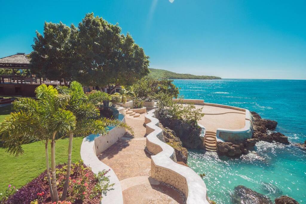 Villa photo 2