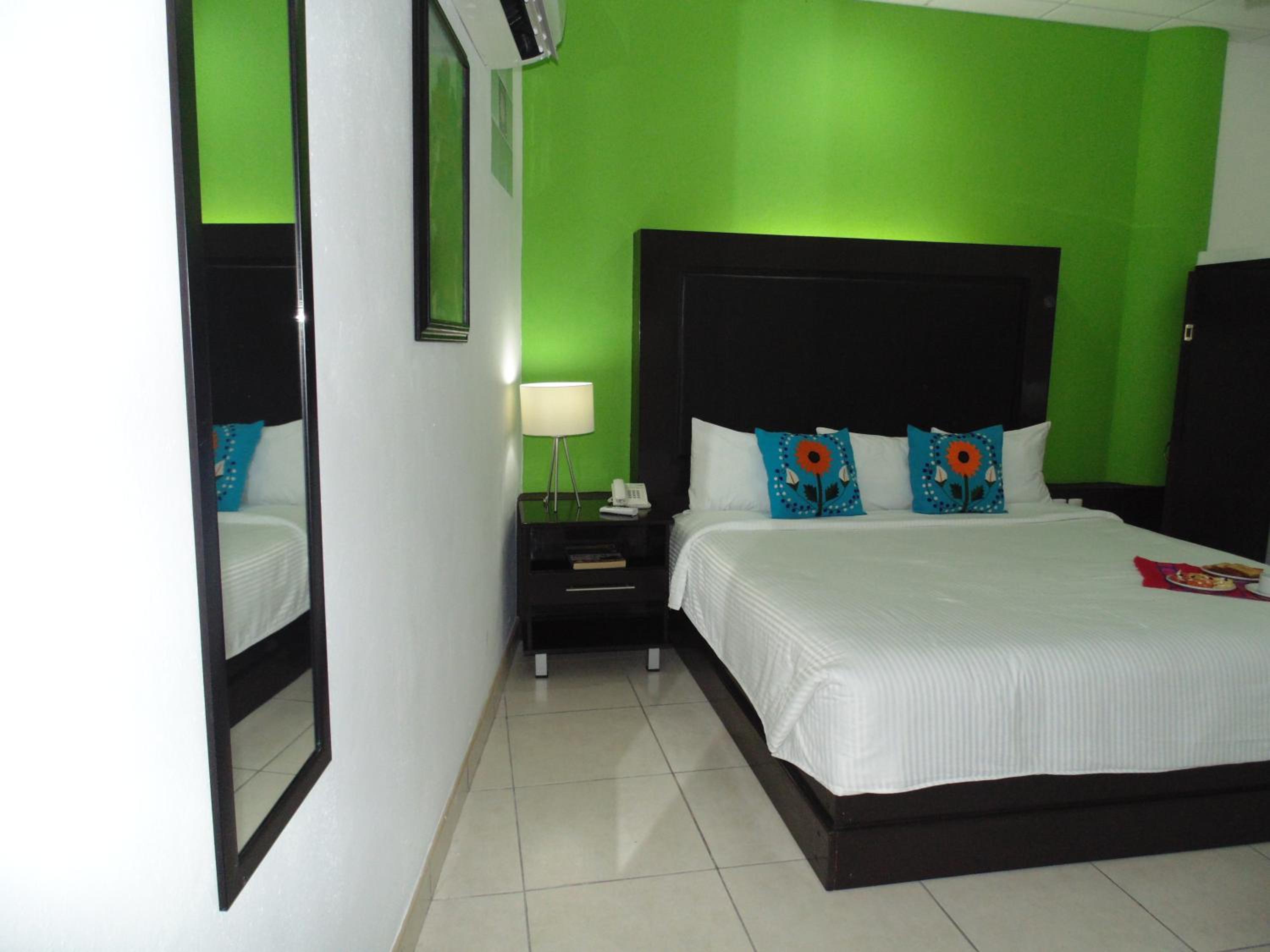 Standard King Room photo 2