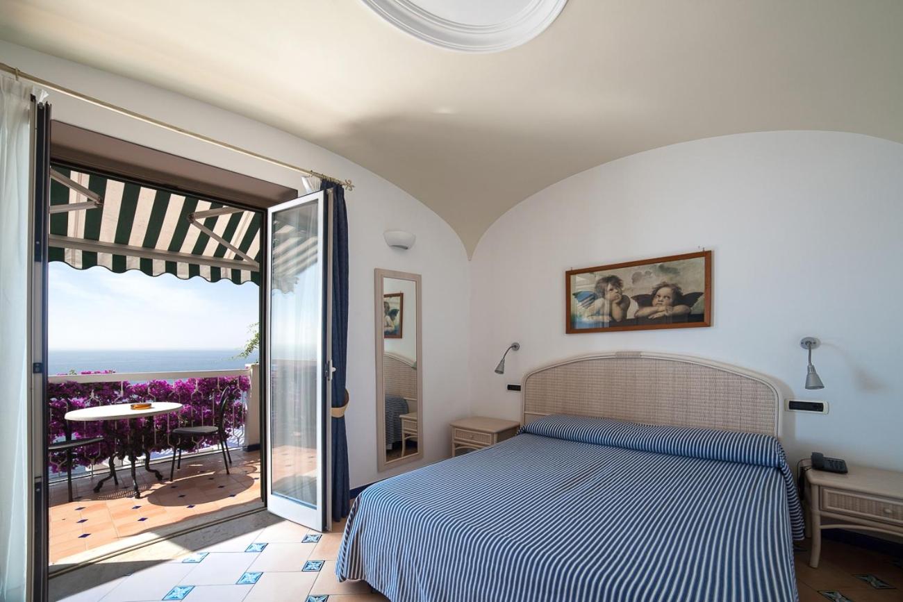 Superior Double Room with Sea View - Photo 5
