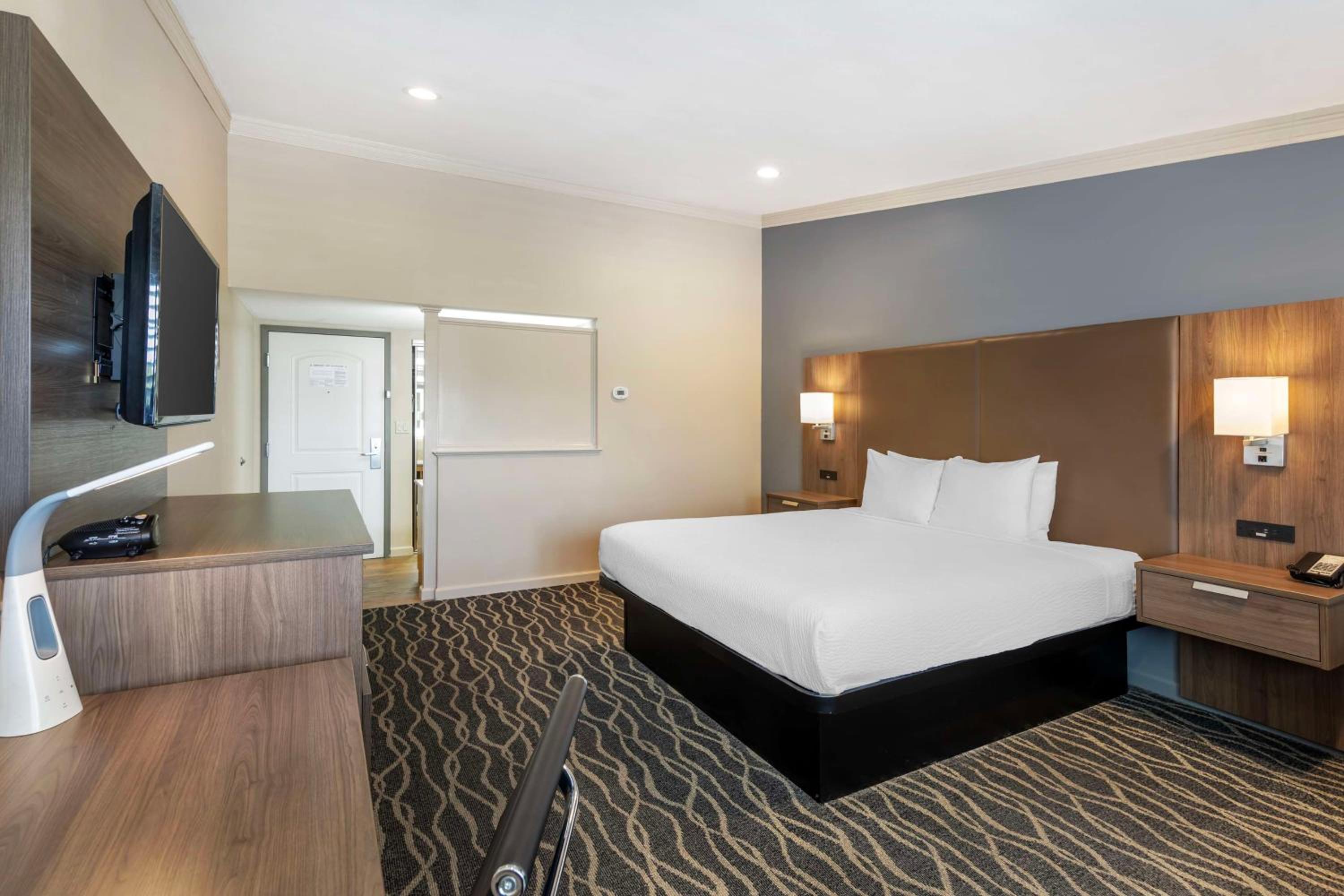 Executive King Room - Photo 4