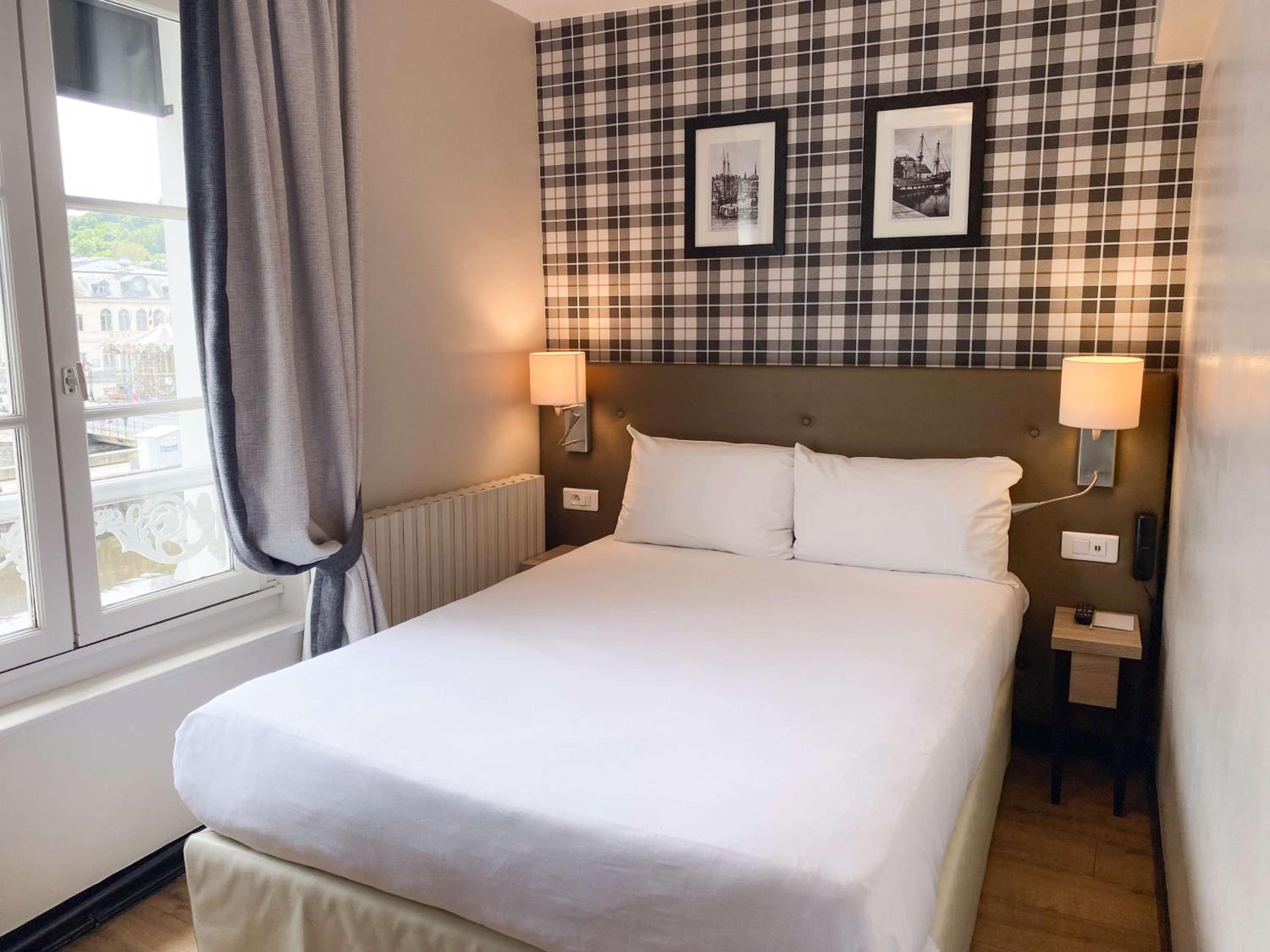 Comfort Double Room with Harbor Entrance View - Non-Smoking