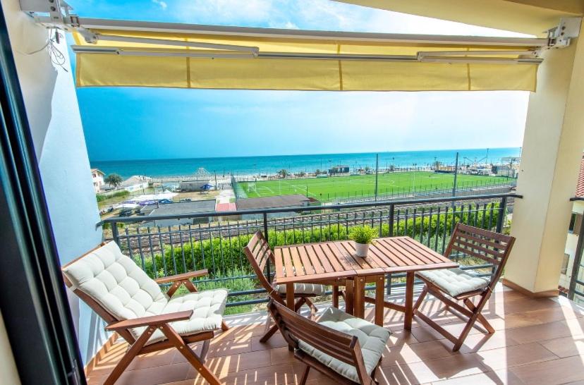 One-Bedroom Apartment with Sea View and Balcony photo 3