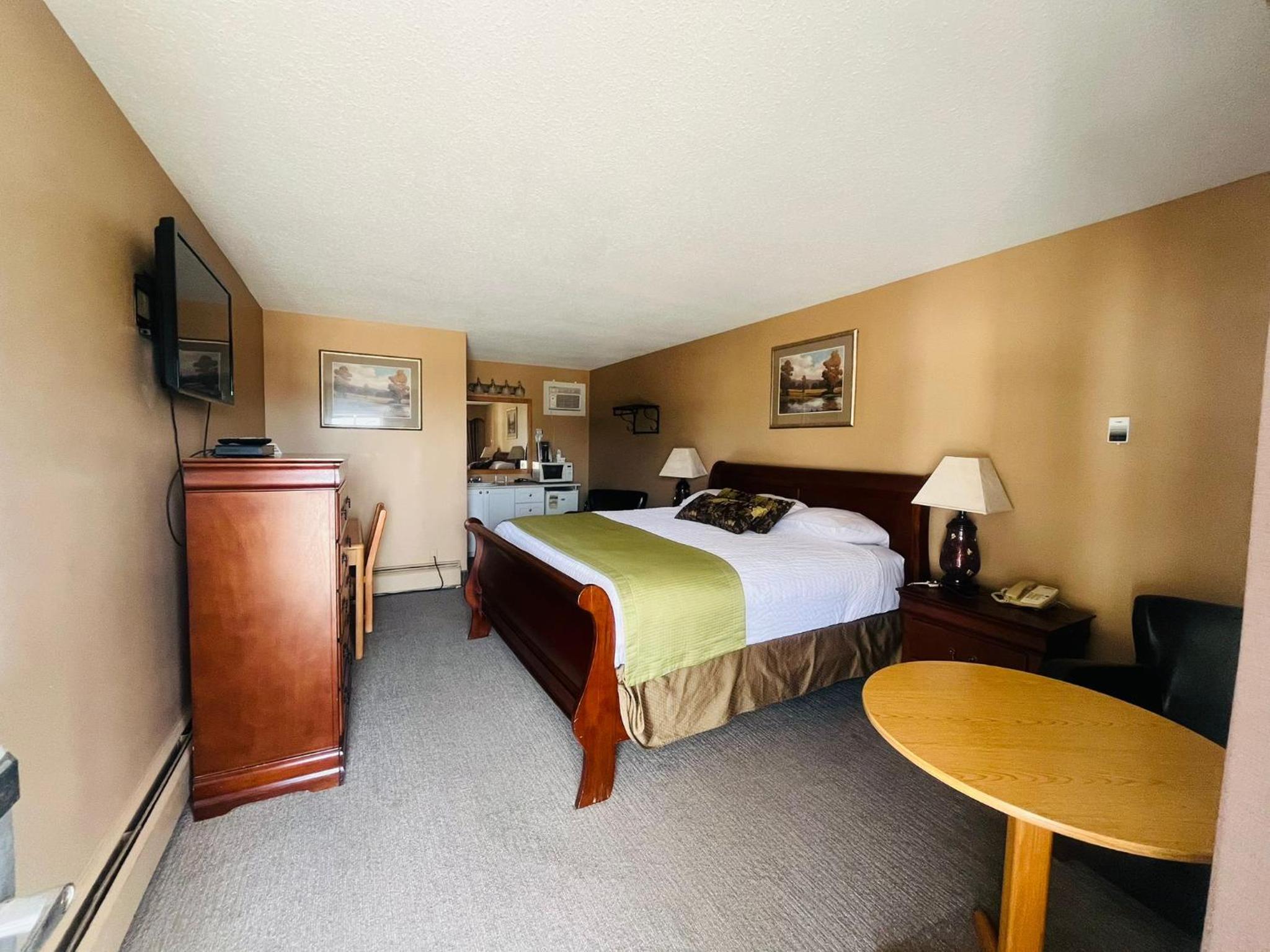 King Room - Non-Smoking - Photo 1