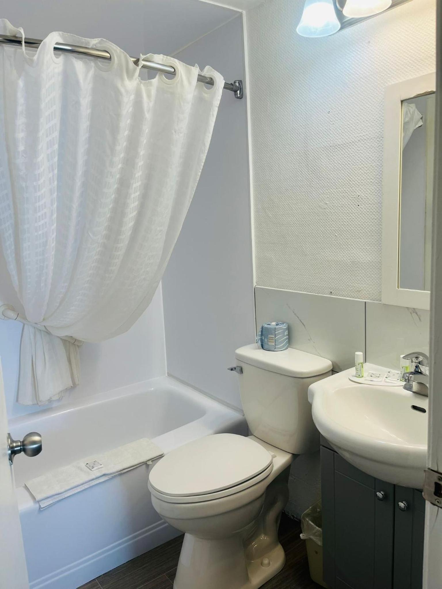 King Room - Non-Smoking - Photo 2