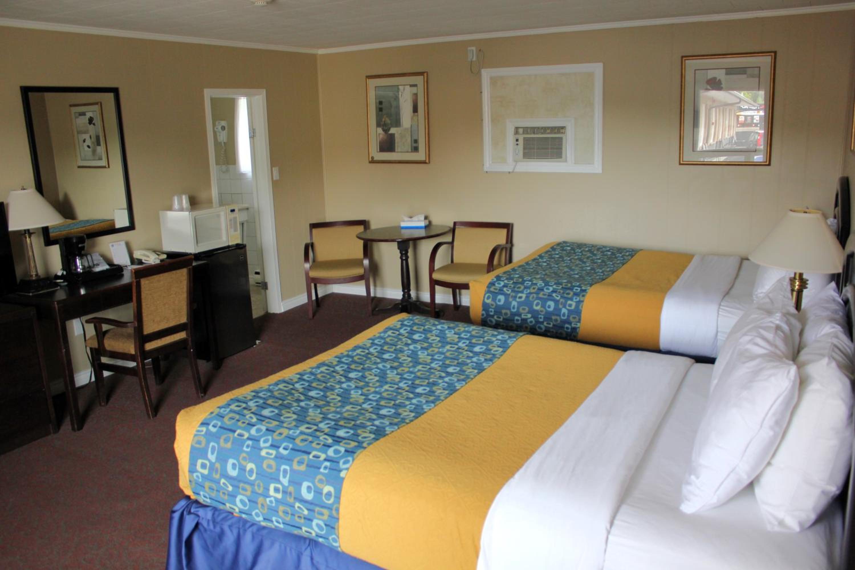 Queen Room with Two Queen Beds - Photo 1