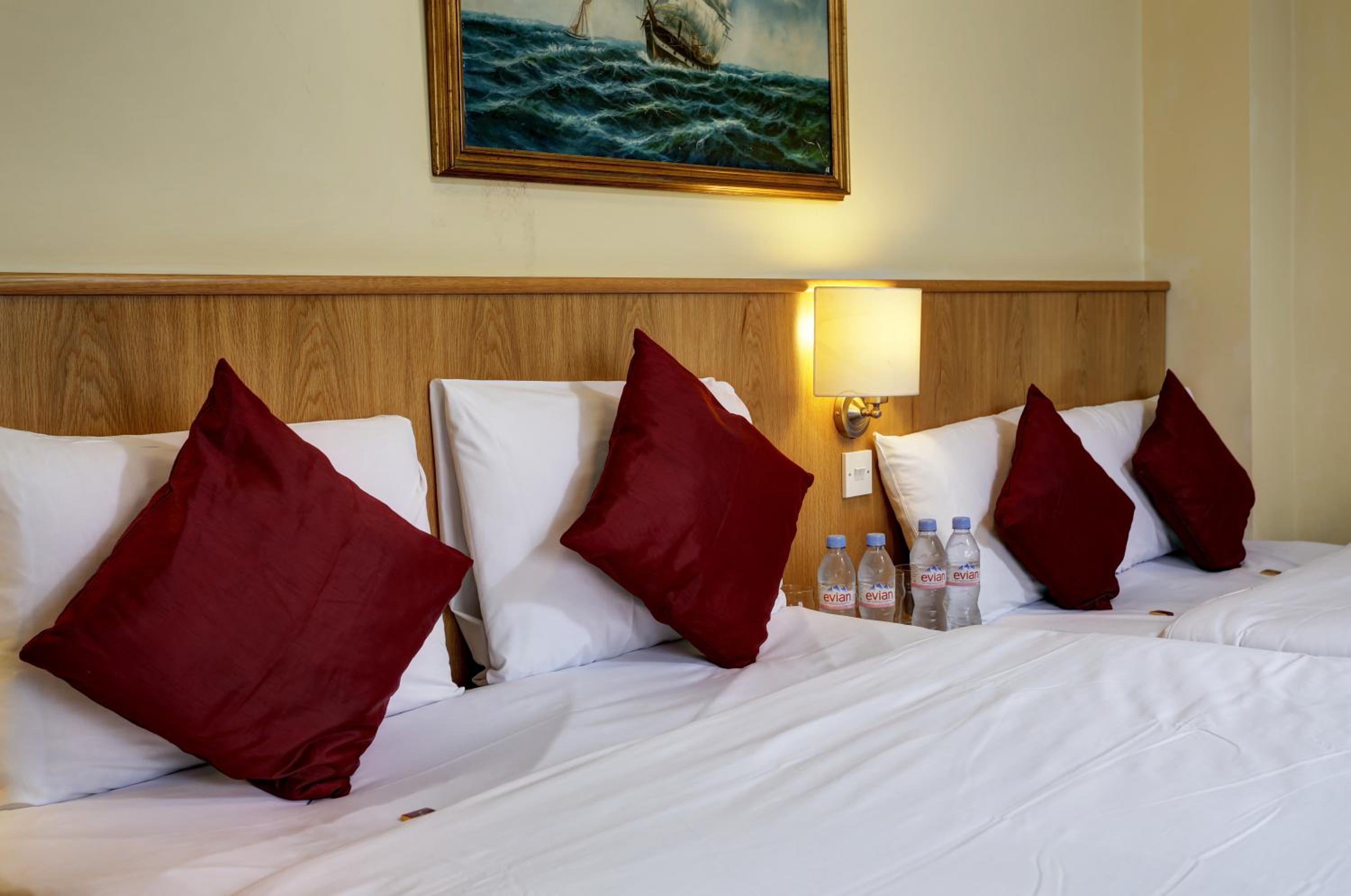 Standard Twin Room - Non-Smoking photo 3