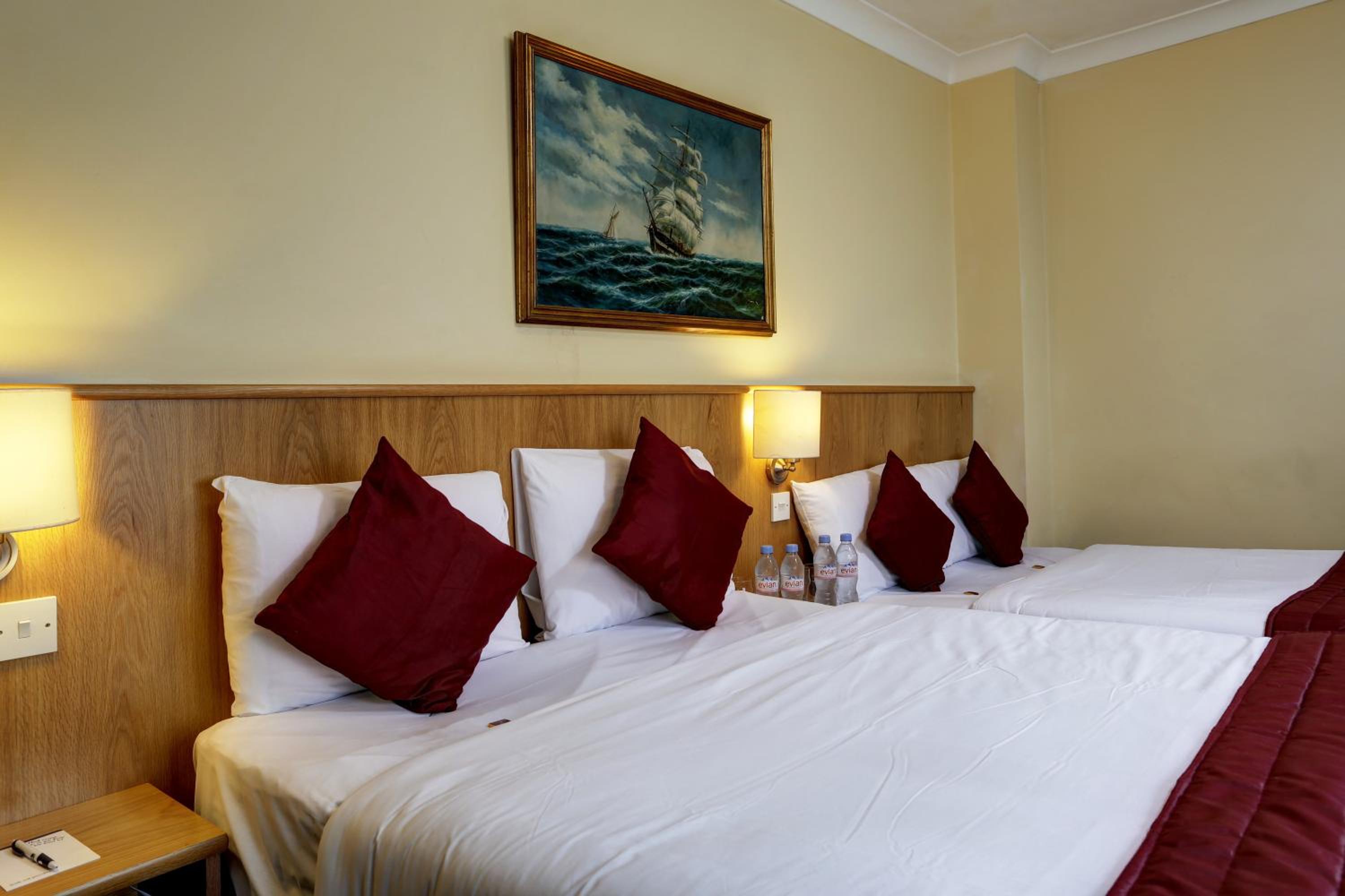 Standard Twin Room - Non-Smoking photo 2