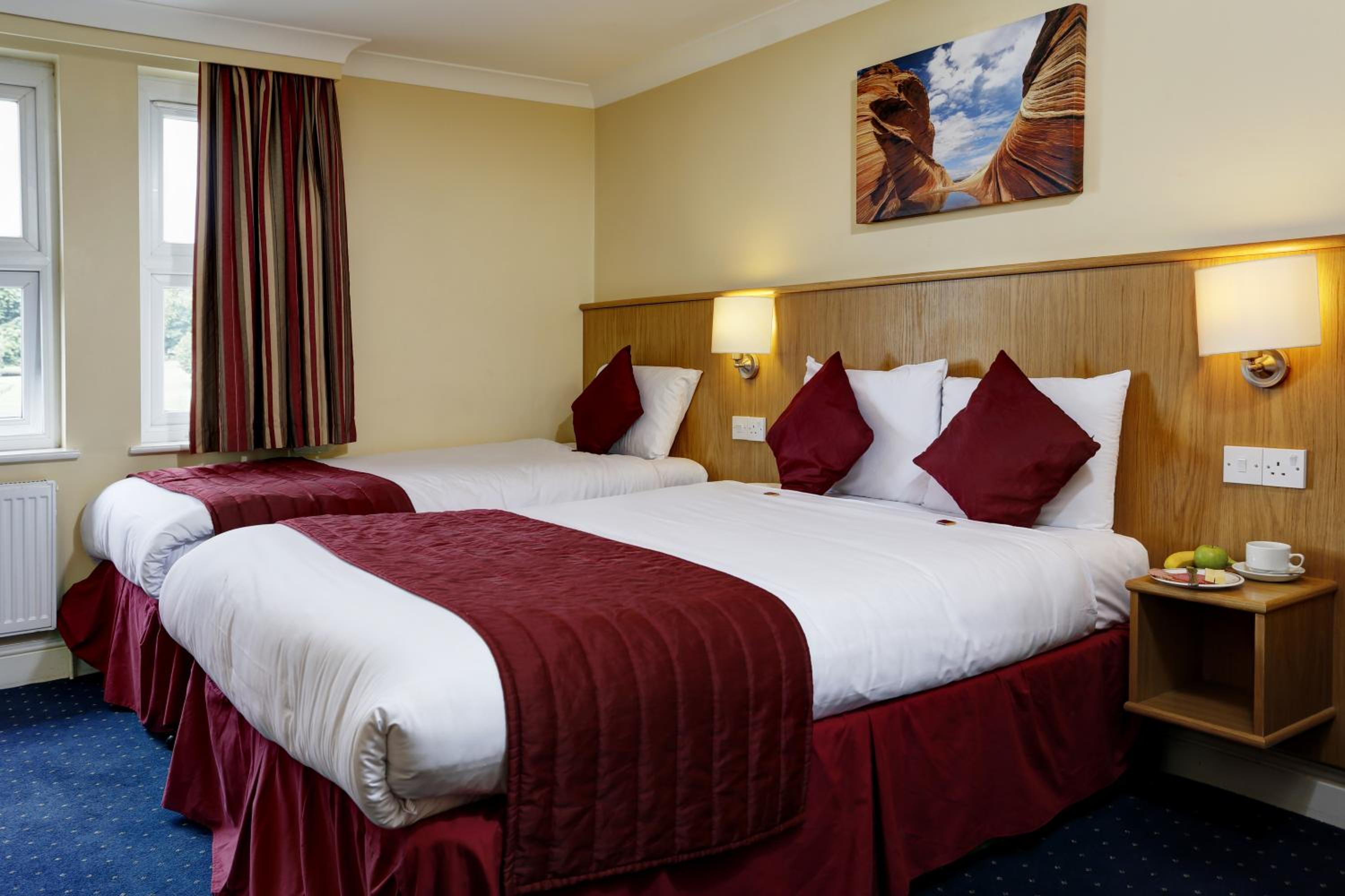 Standard Room with One Double Bed and One Single Bed - Non-Smoking photo 2