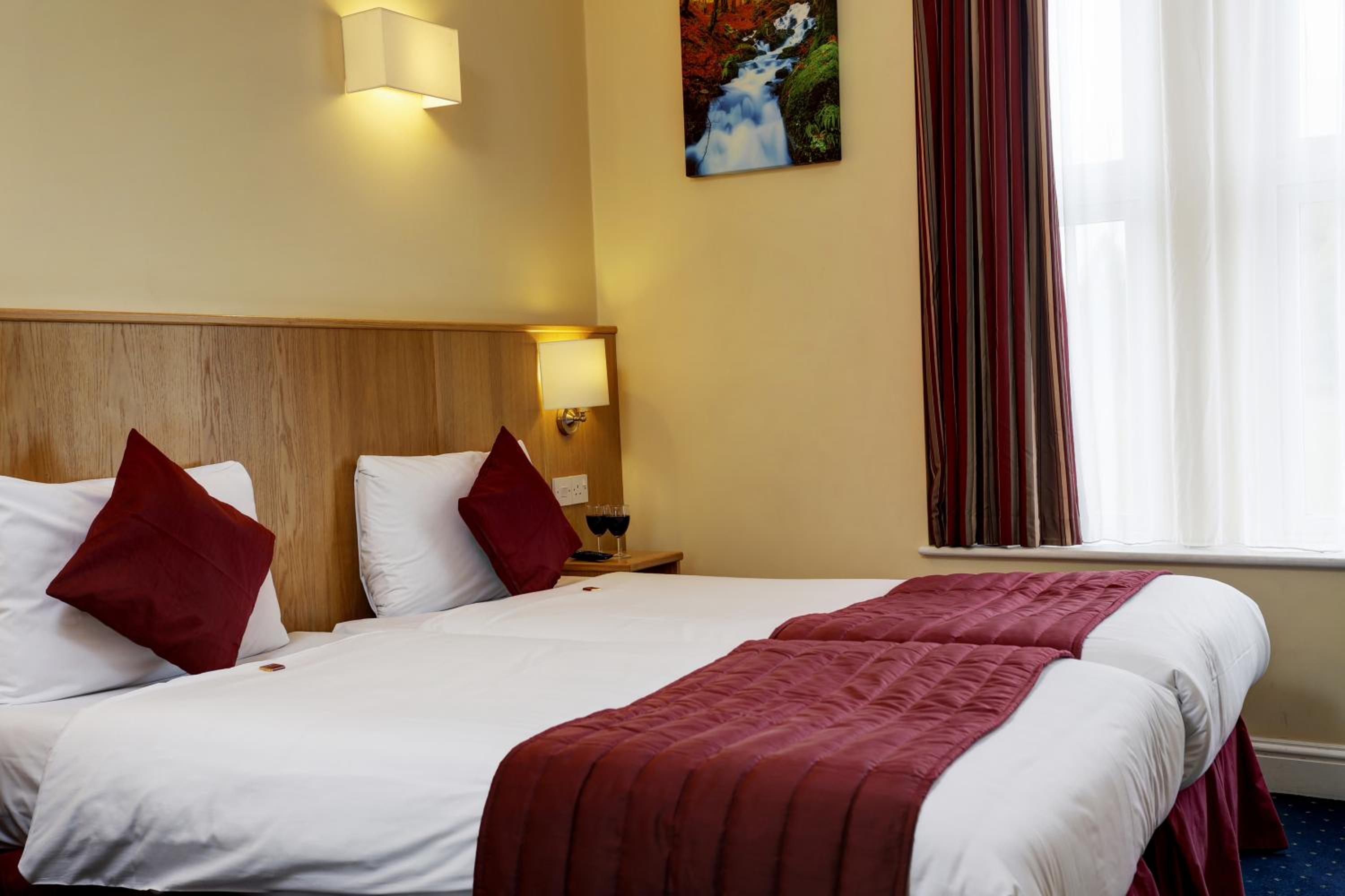 Standard Twin Room - Non-Smoking photo 3