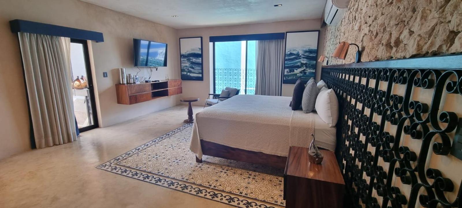 Superior King Suite photo 2