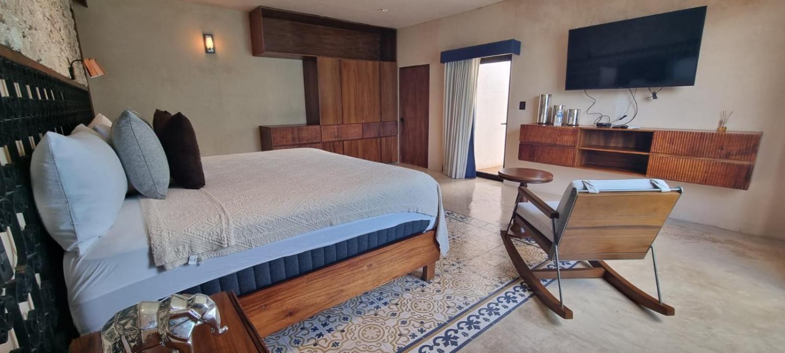 Superior King Suite photo 1