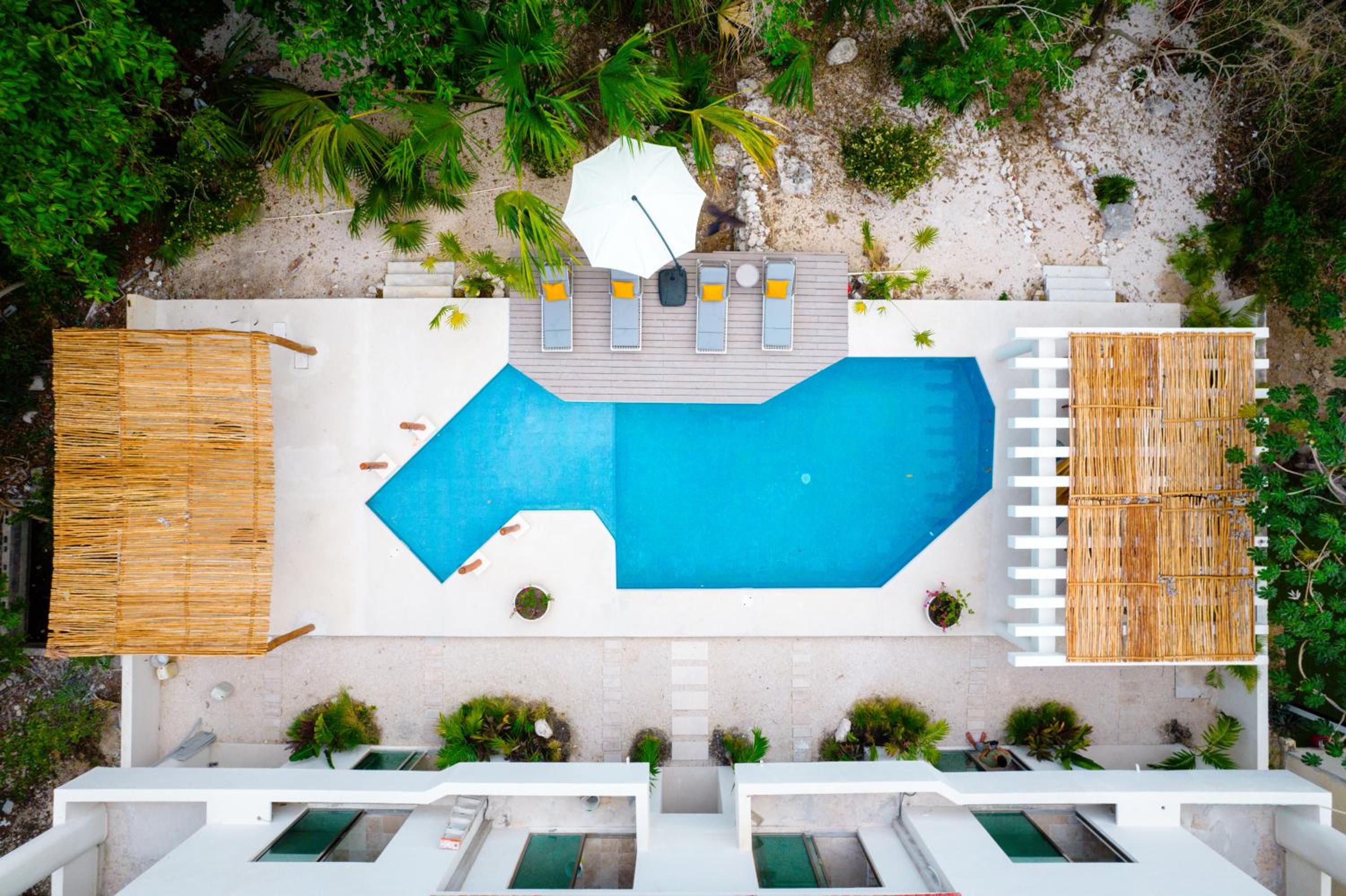 Apartment with Pool View  photo 3