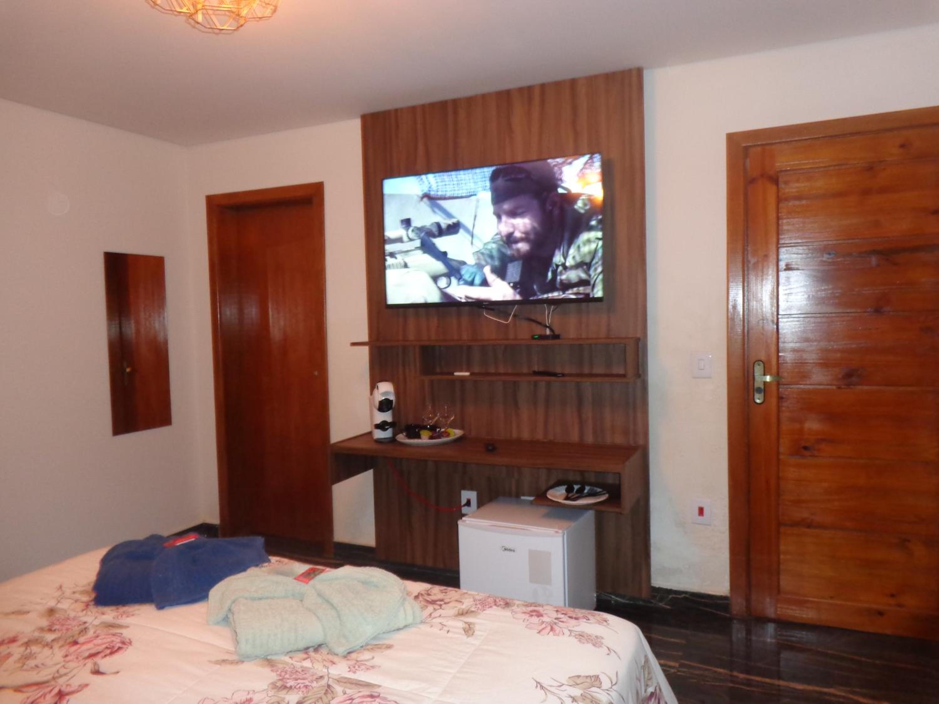 Queen Suite with Spa Bath - Photo 10