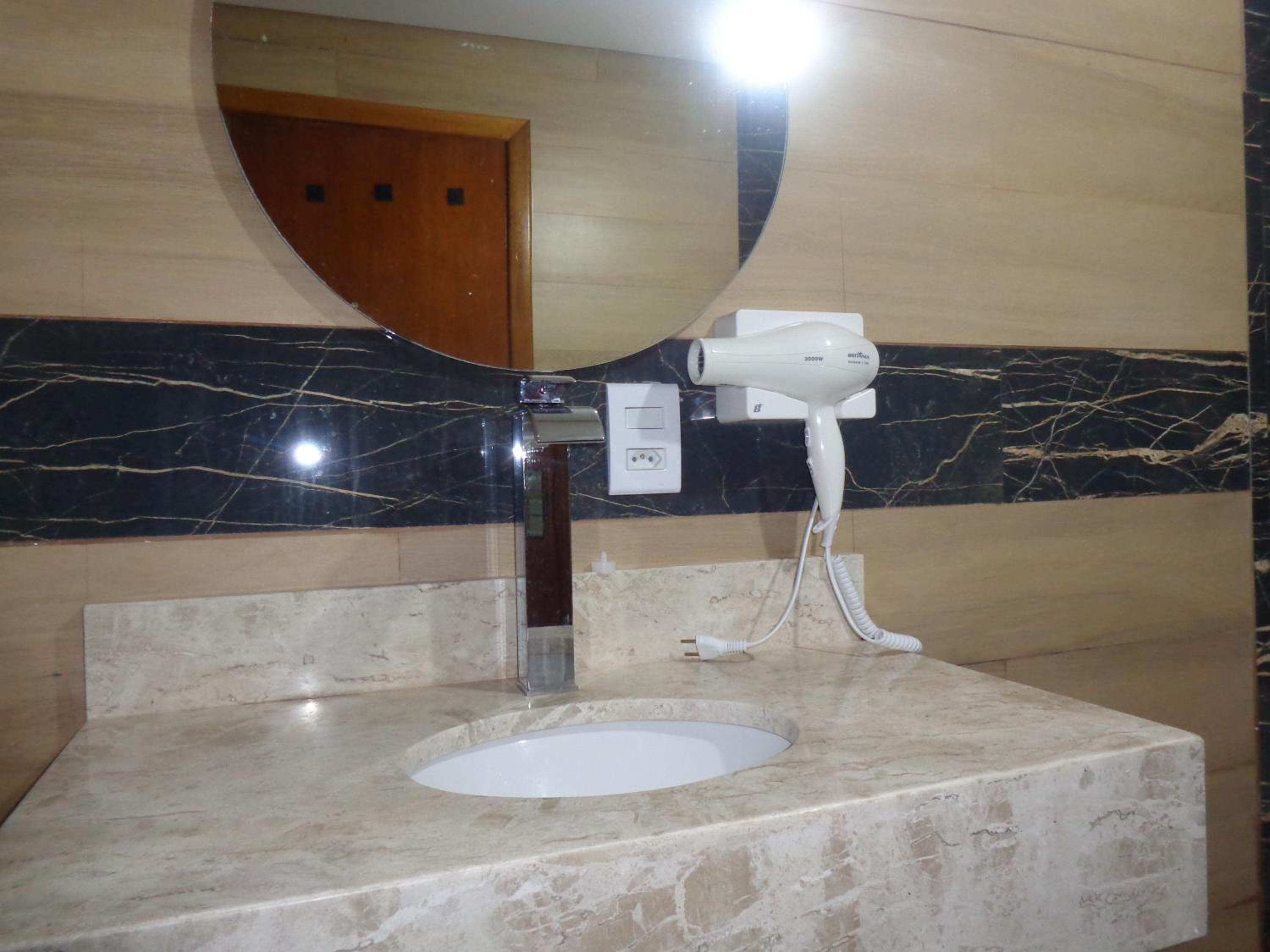 Queen Suite with Spa Bath - Photo 8