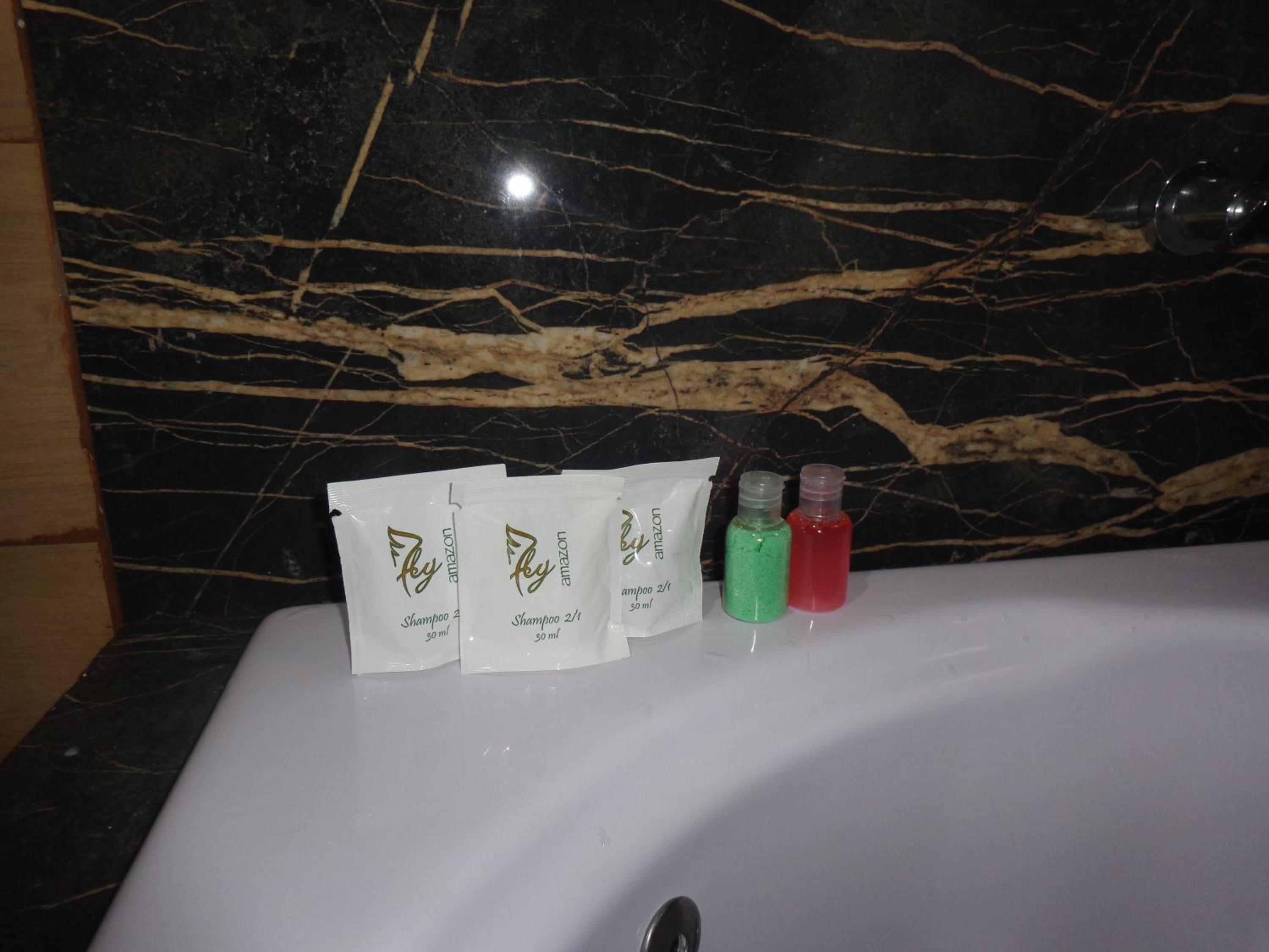 Queen Suite with Spa Bath - Photo 22