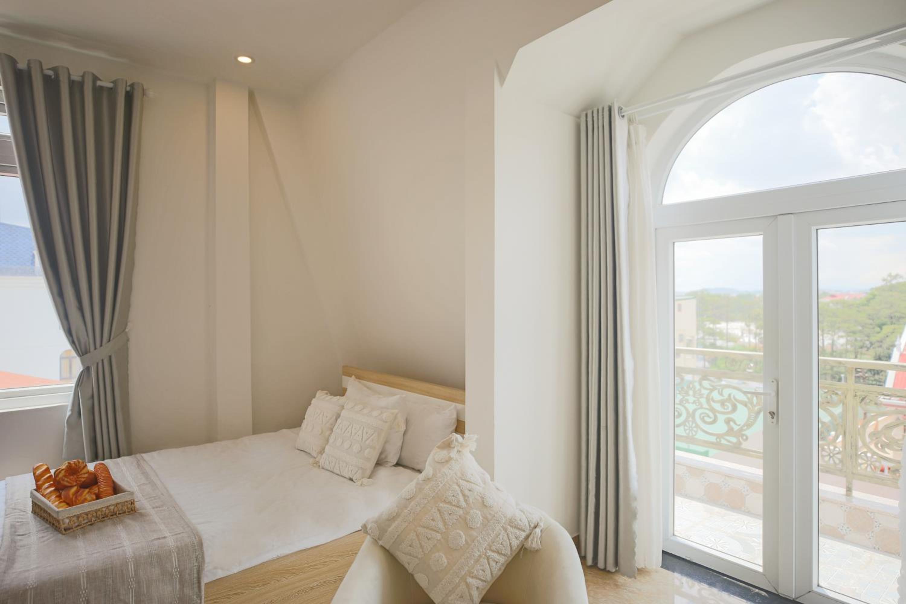 Family Suite with Balcony - Photo 4
