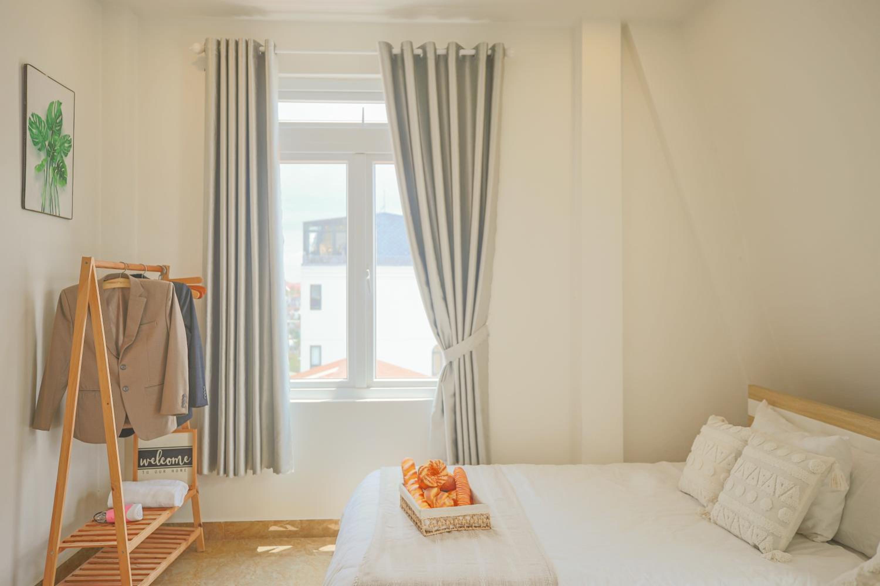 Family Suite with Balcony - Photo 5