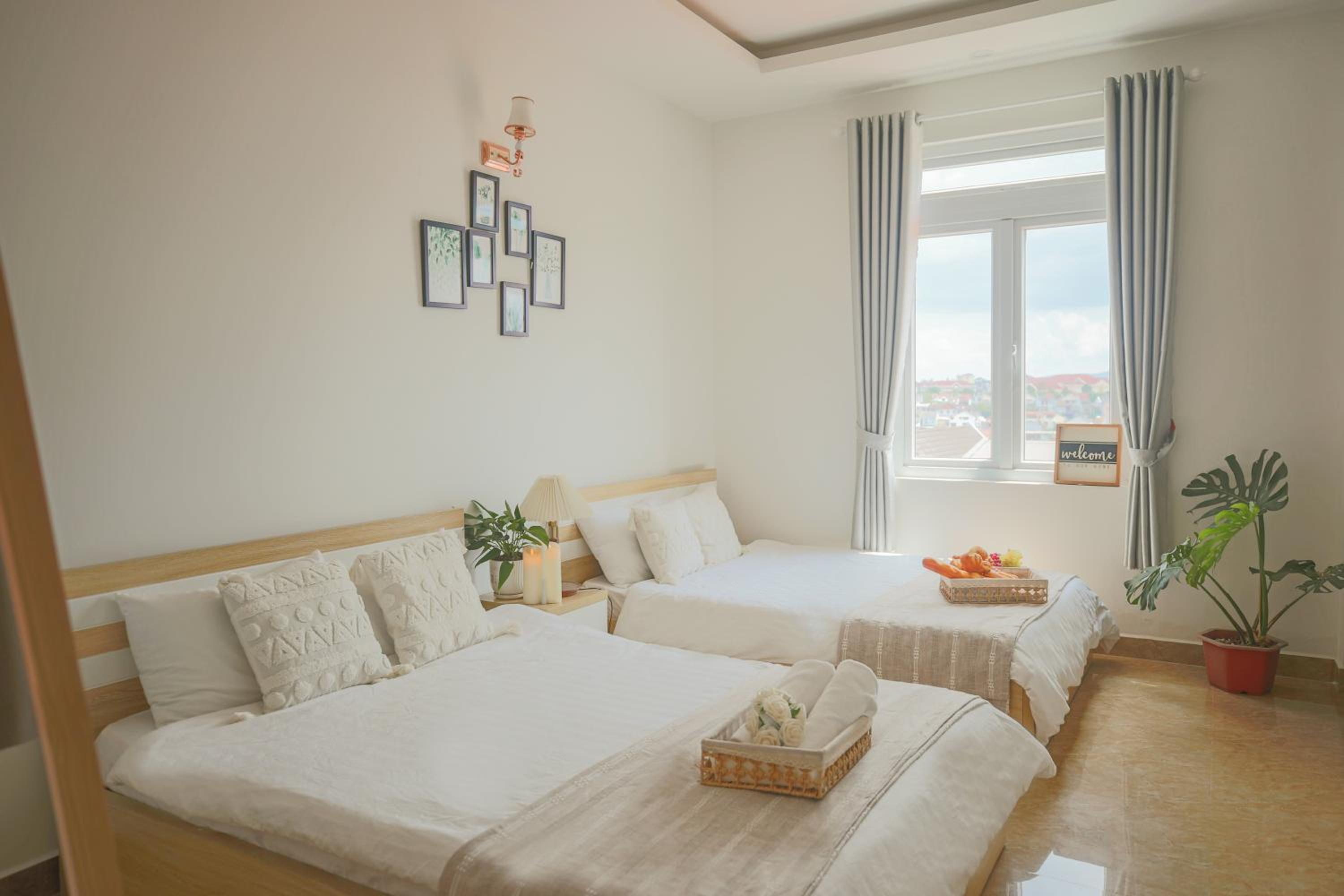 Family Suite with Balcony - Photo 3