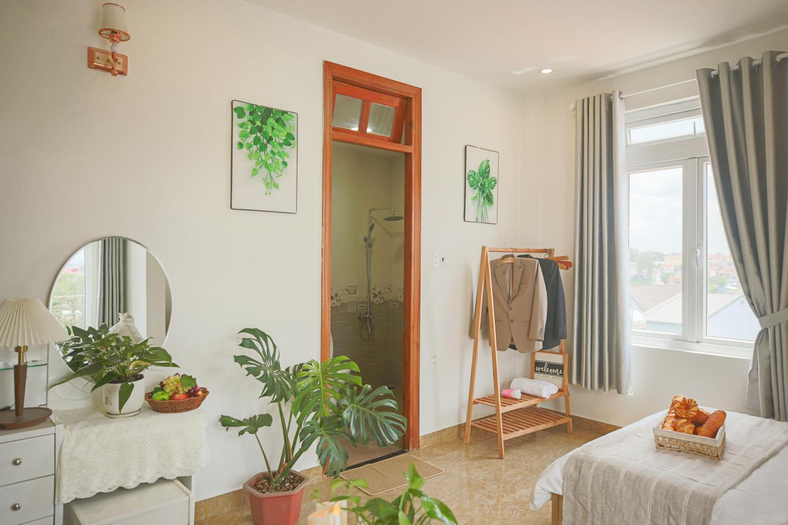 Family Suite with Balcony - Photo 12