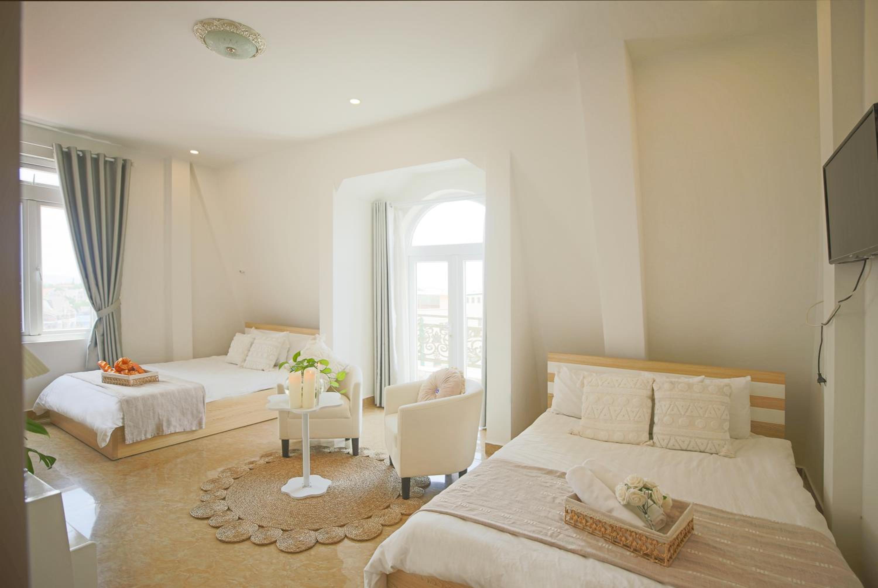 Family Suite with Balcony - Photo 1