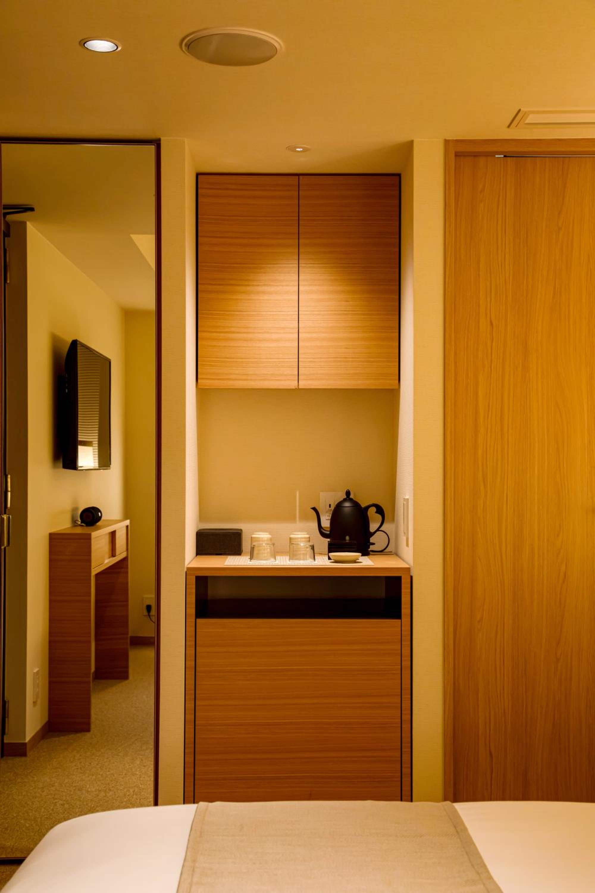 Standard King Room - Photo 8