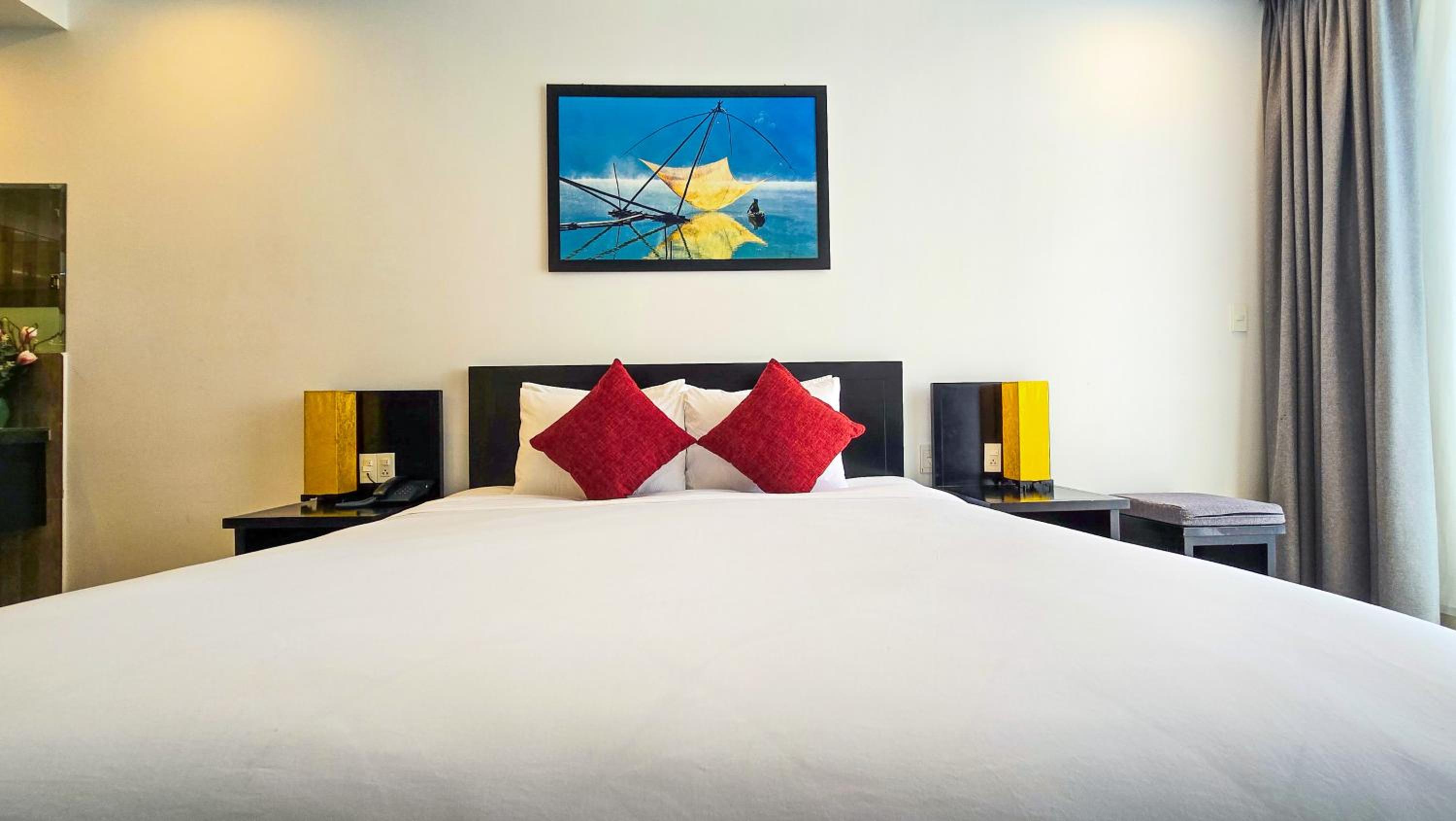 Deluxe Double Room with Balcony and River View photo 3
