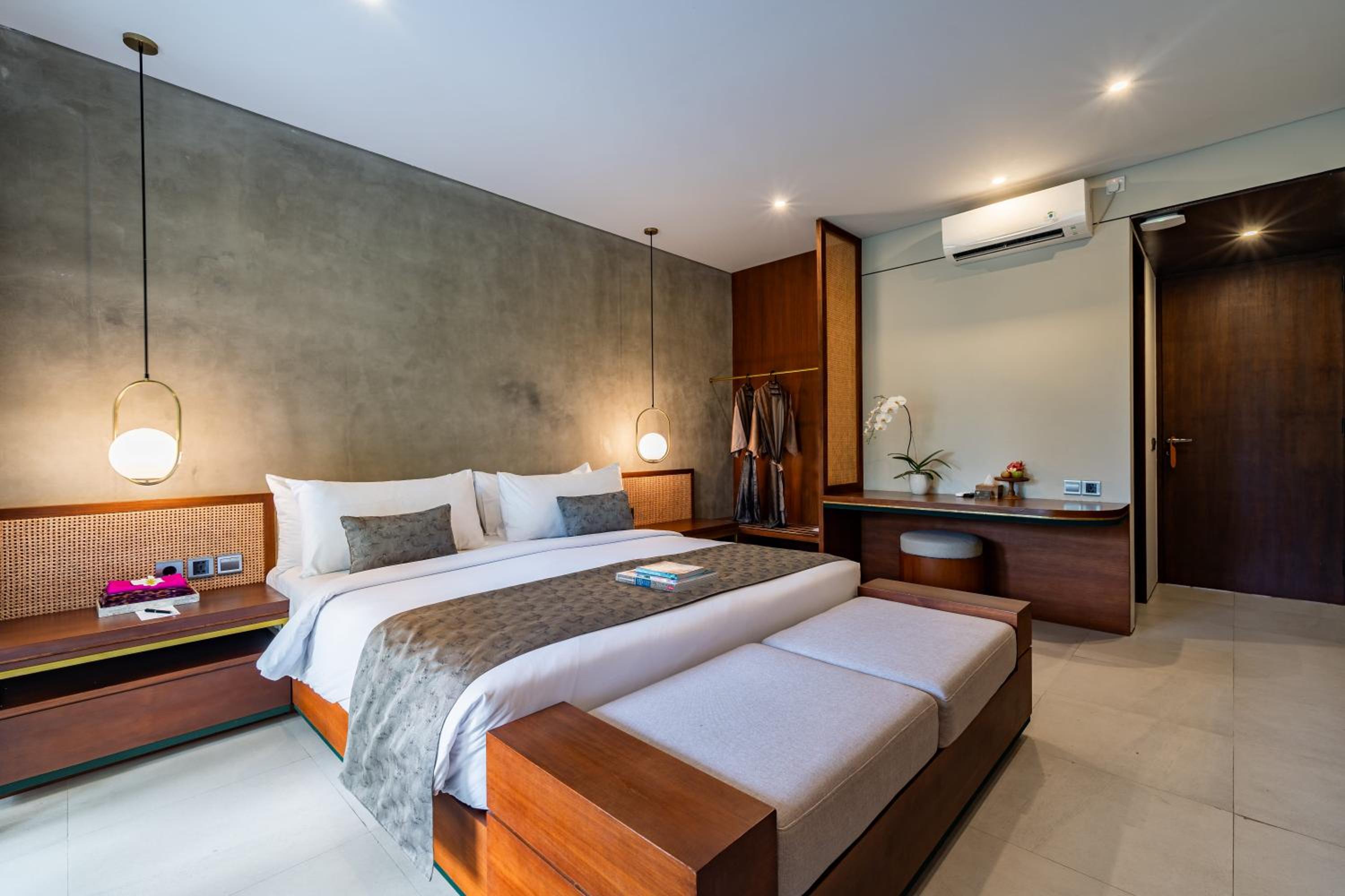 Double Room with Pool View - Photo 7