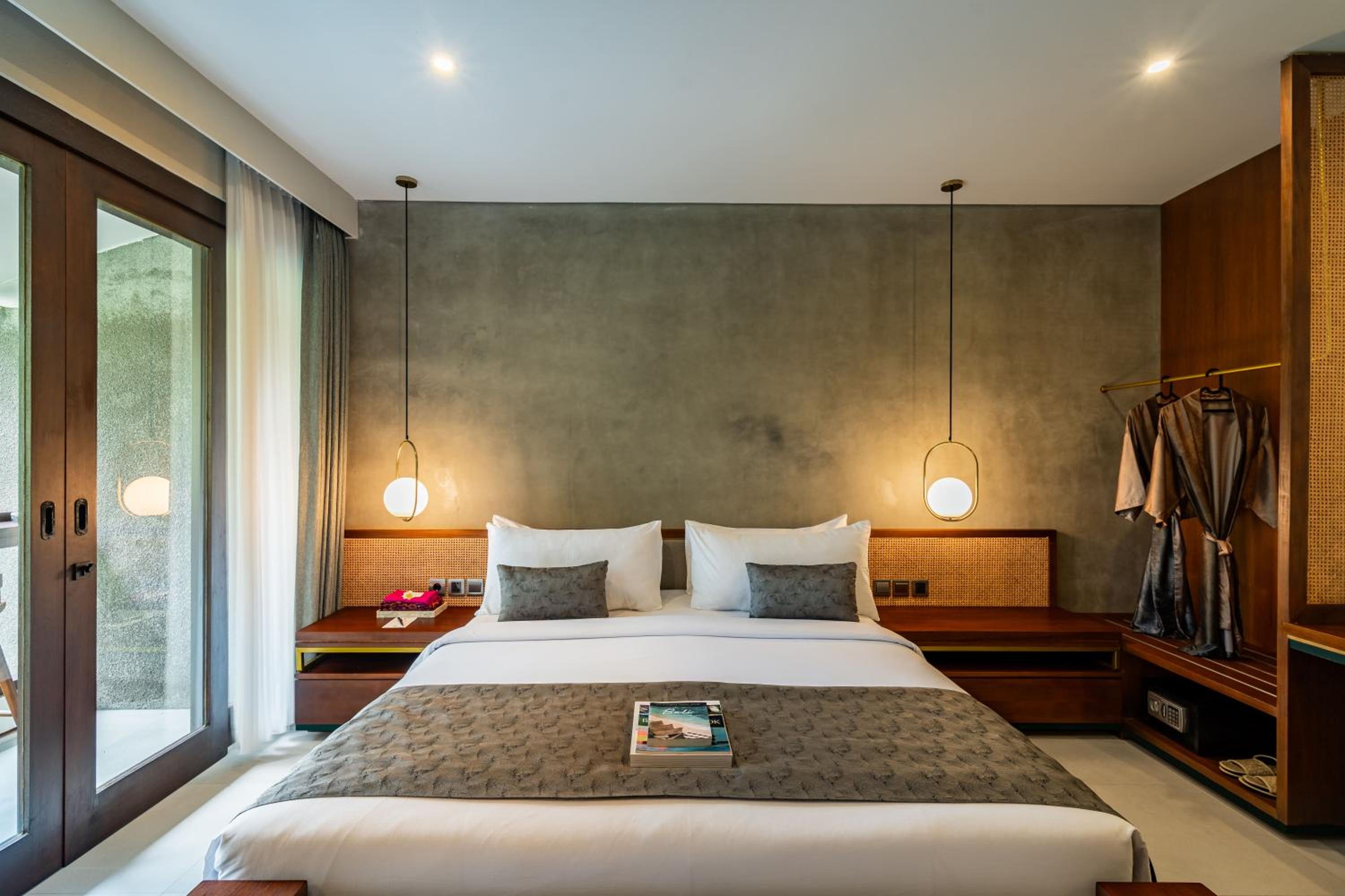 Double Room with Pool View - Photo 6