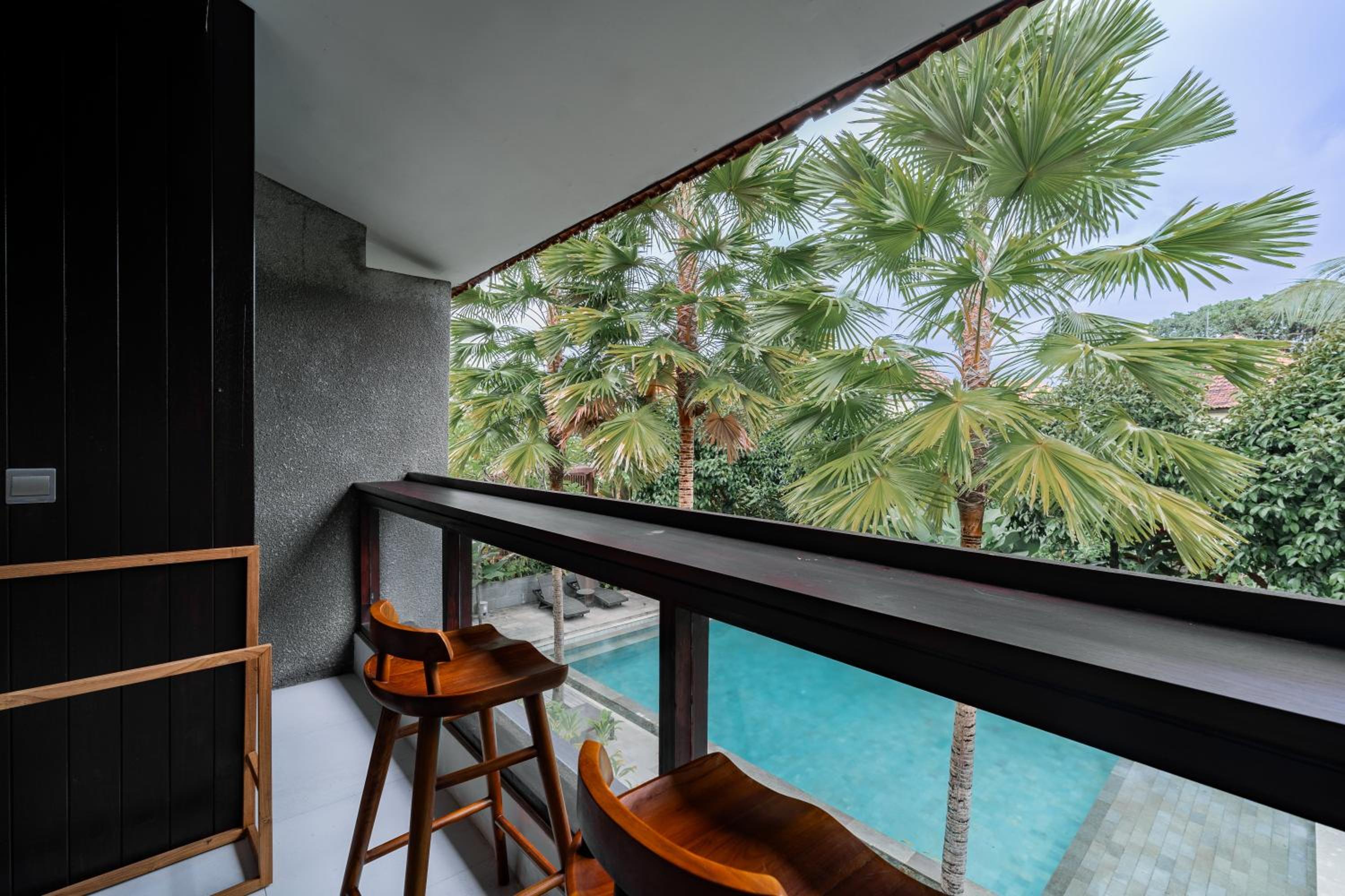 Double Room with Pool View - Photo 3