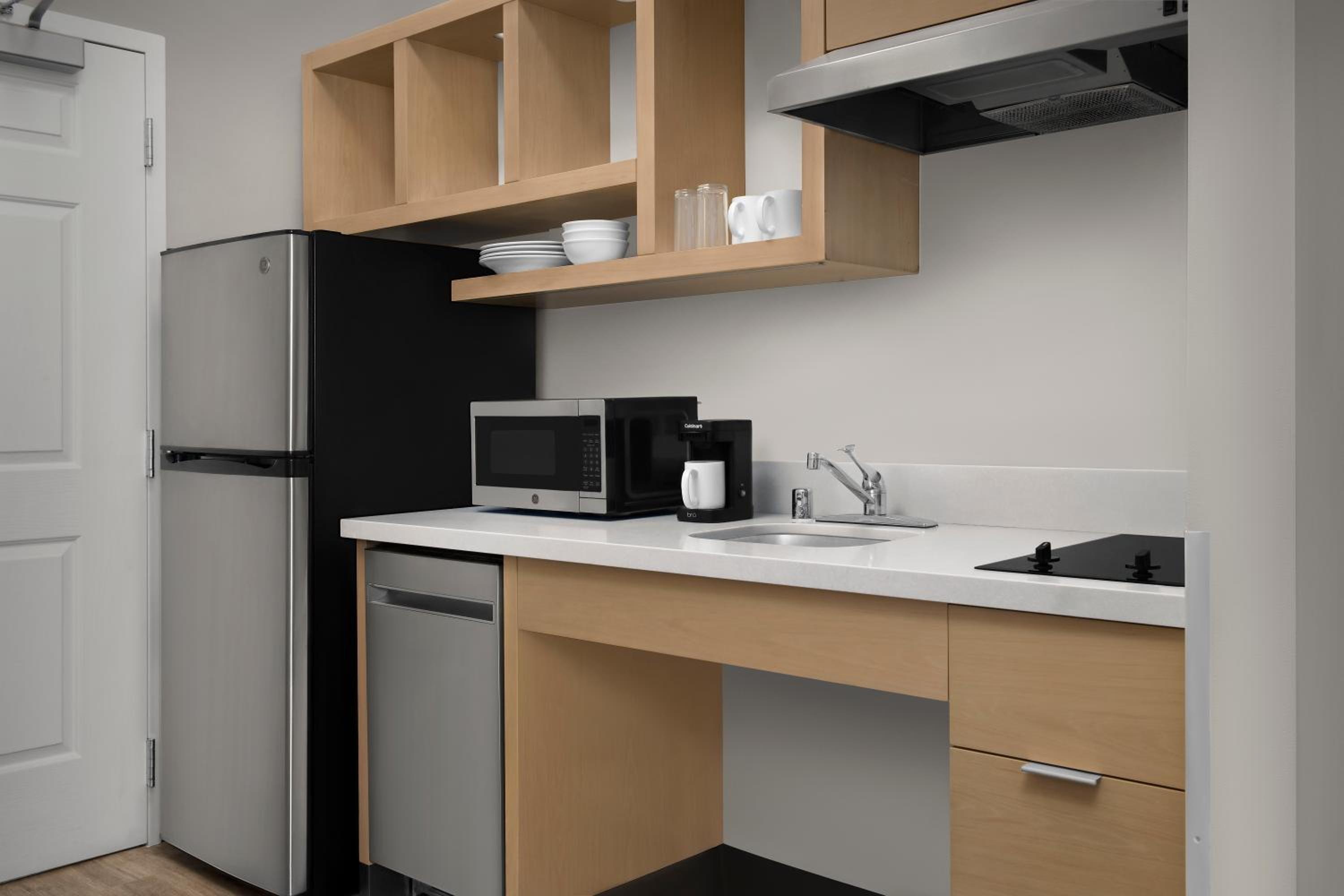 Studio with Two Queen Beds and Adapted Tub - Mobility Accessible - Photo 21