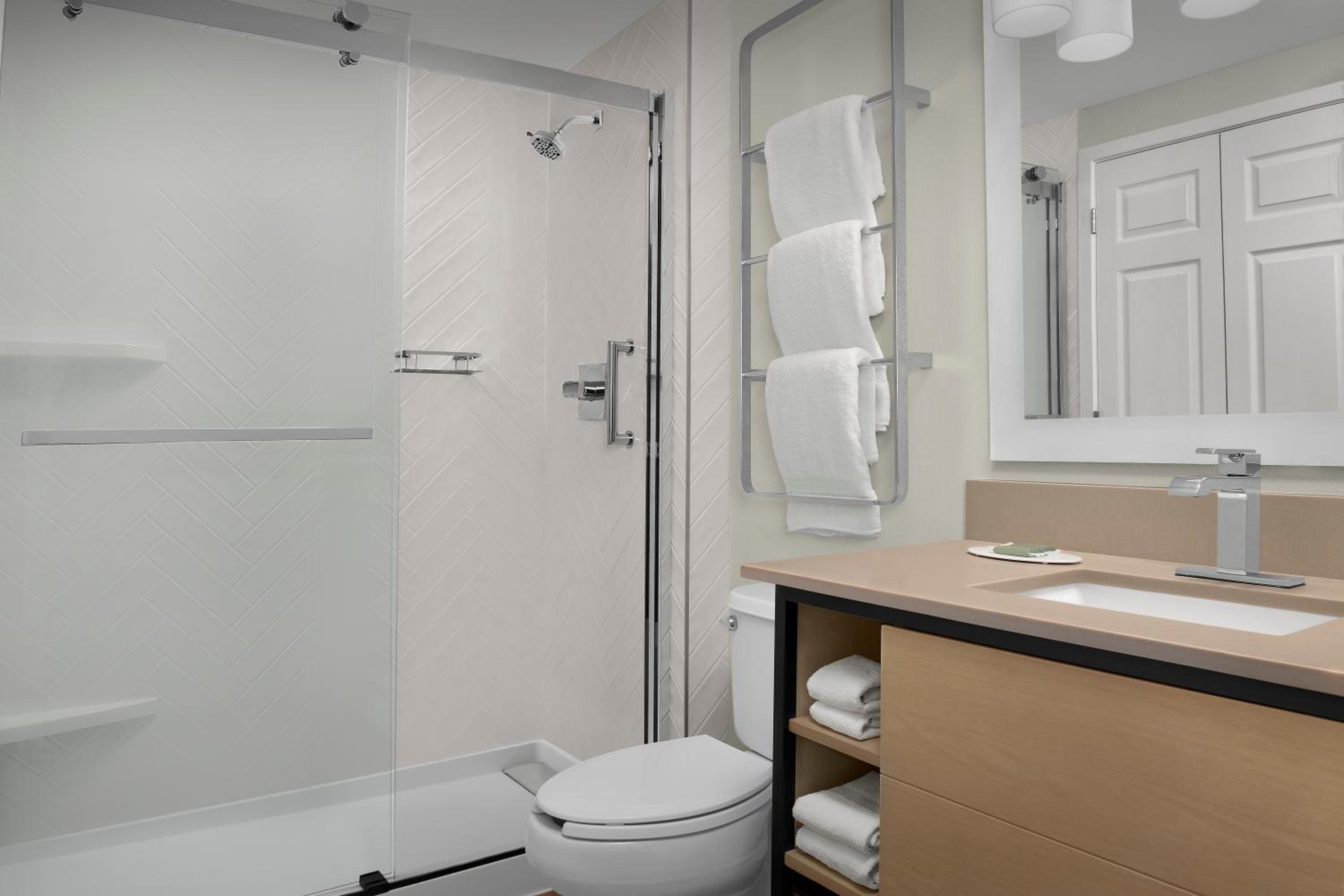 Two-Bedroom Suite - Photo 4