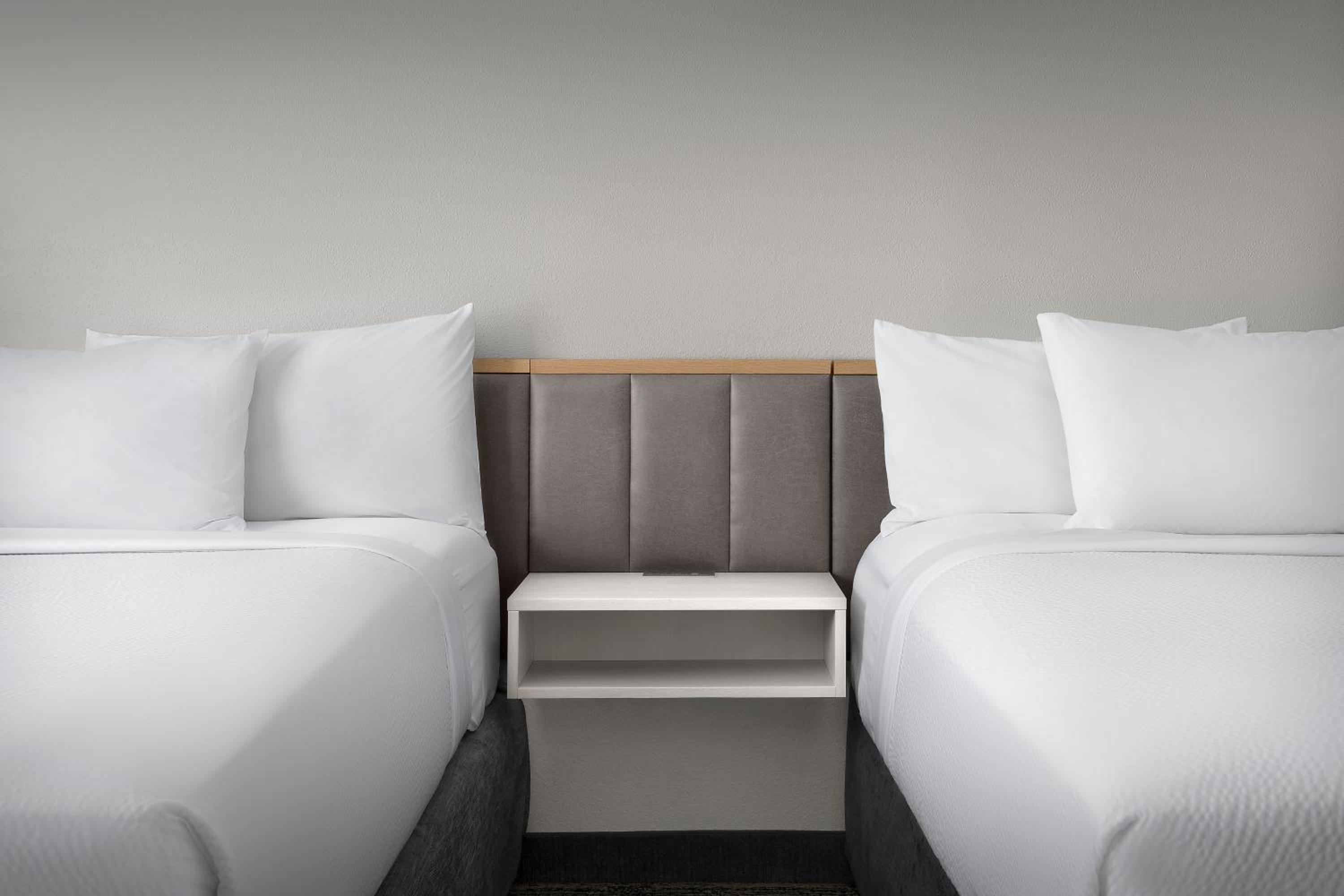 Queen Studio with Two Queen Beds - Photo 4