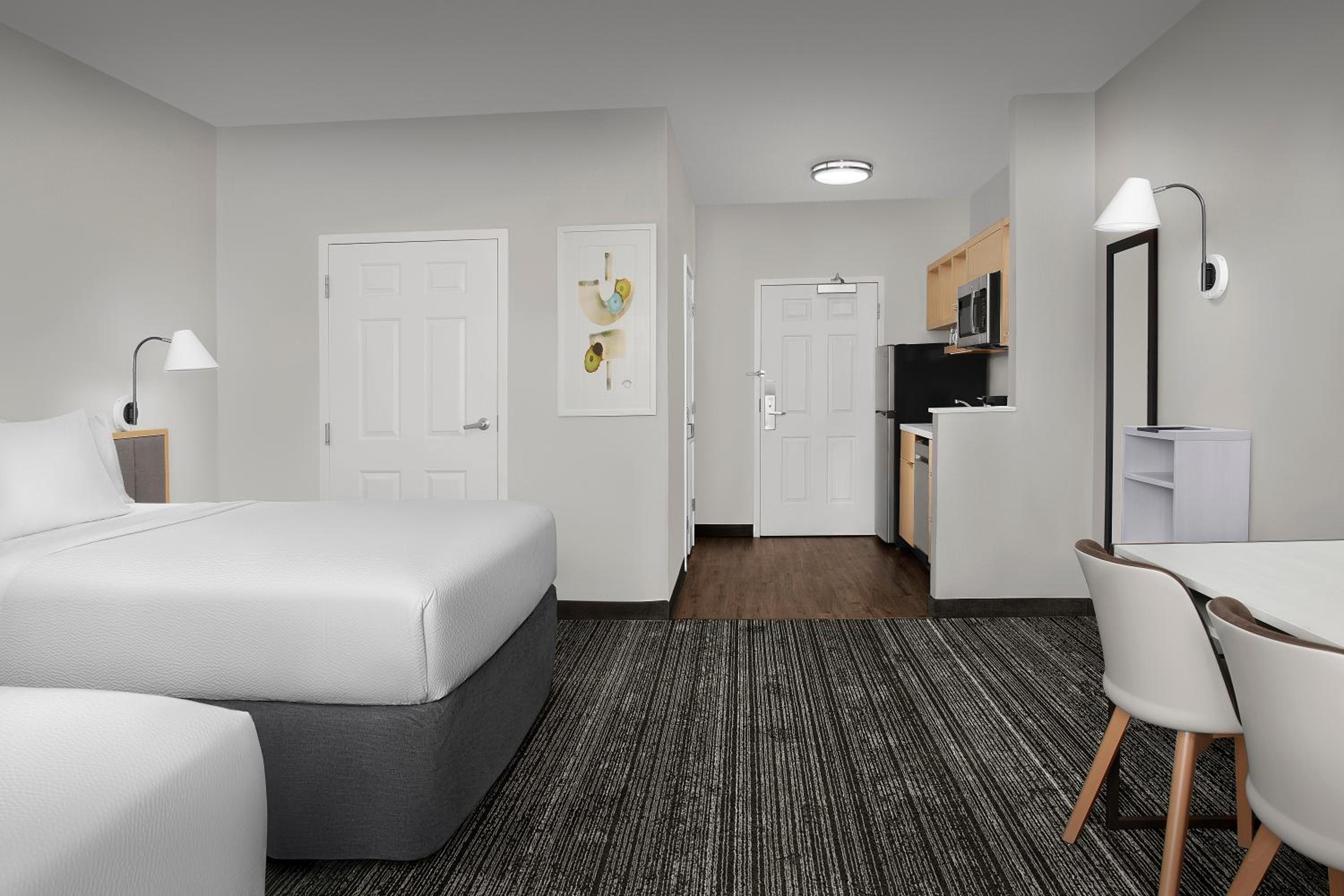 Queen Studio with Two Queen Beds - Photo 2