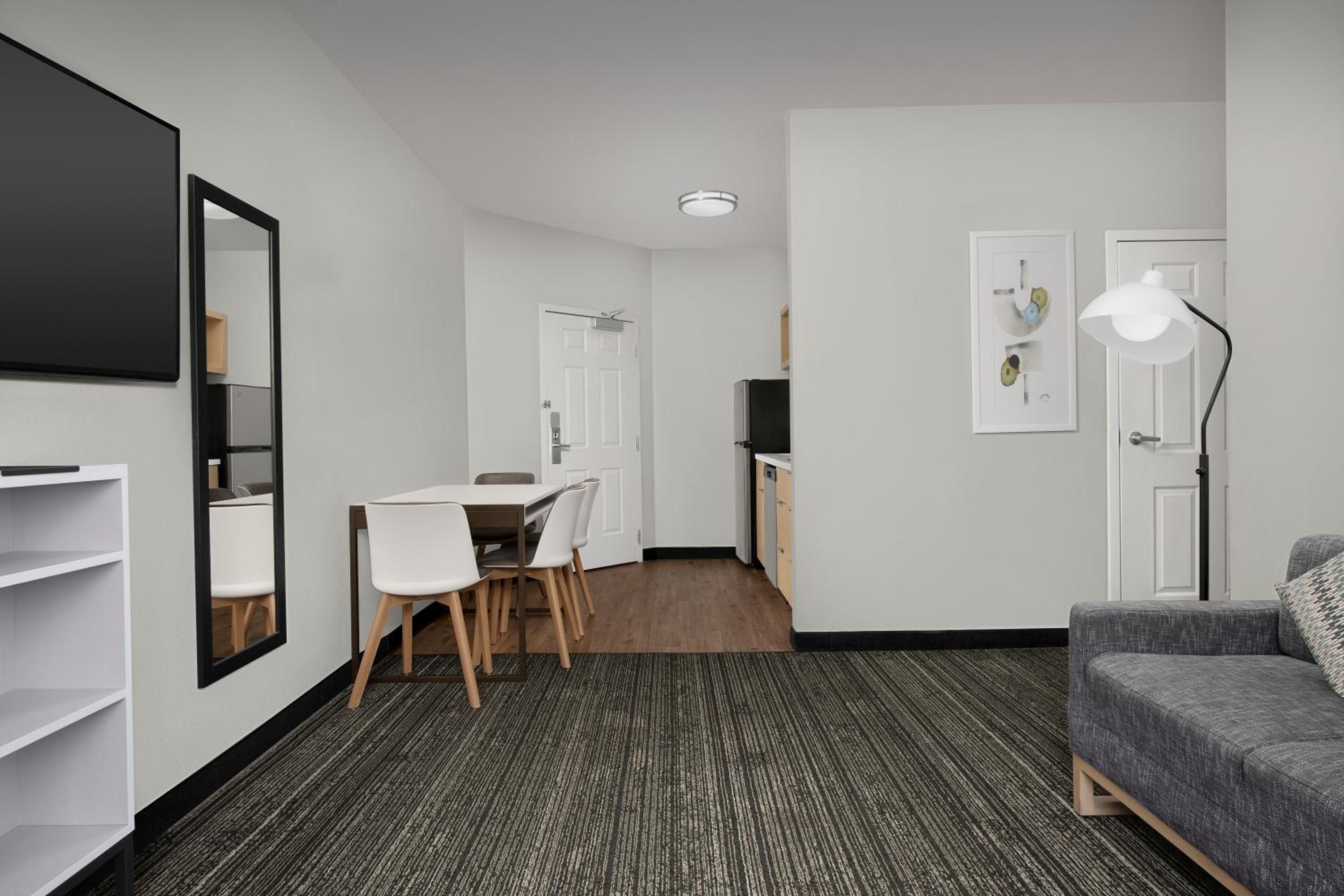 Two-Bedroom Suite - Photo 7