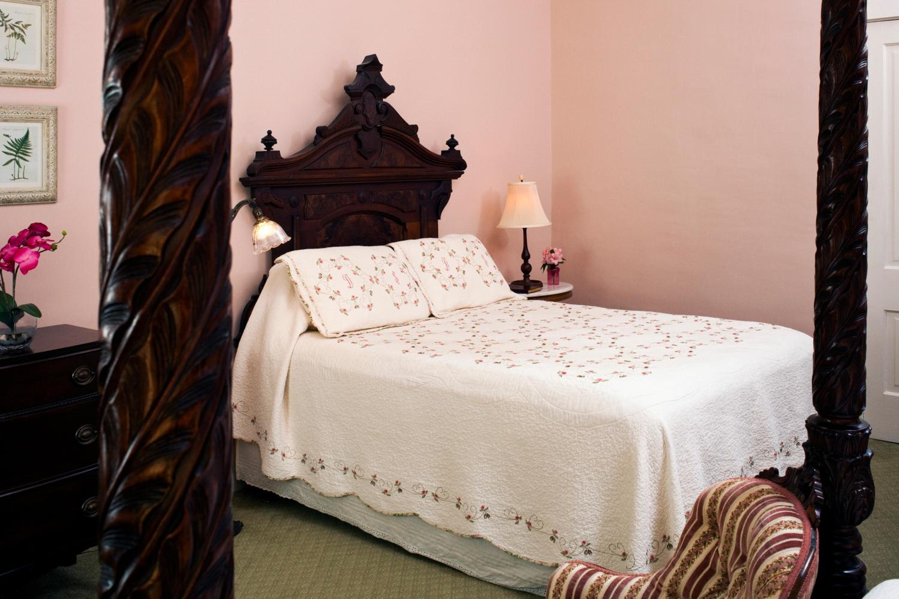 Queen Room- Alice Room photo 2