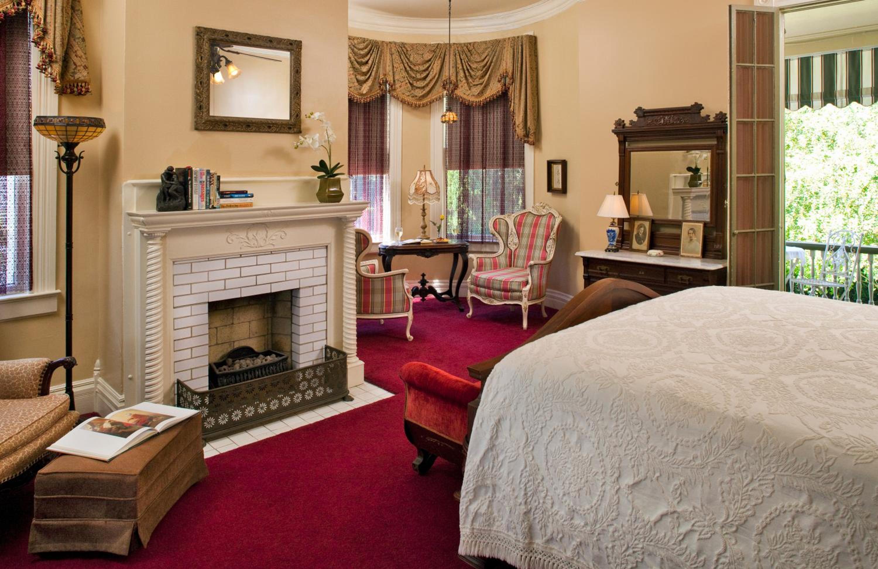 Two Bedroom King Suite-Gallery Suite photo 2