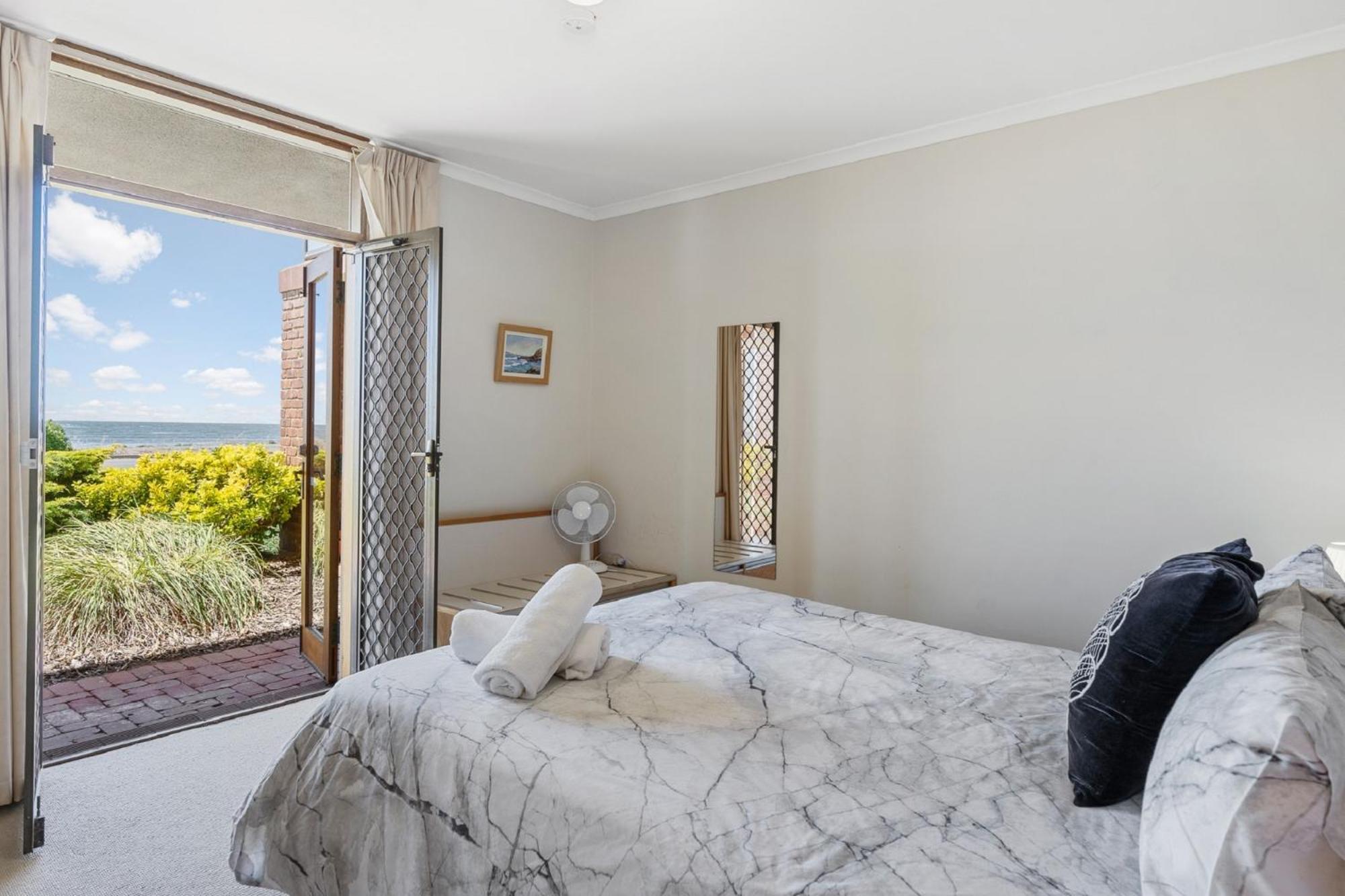 Apartment with Sea View photo 1