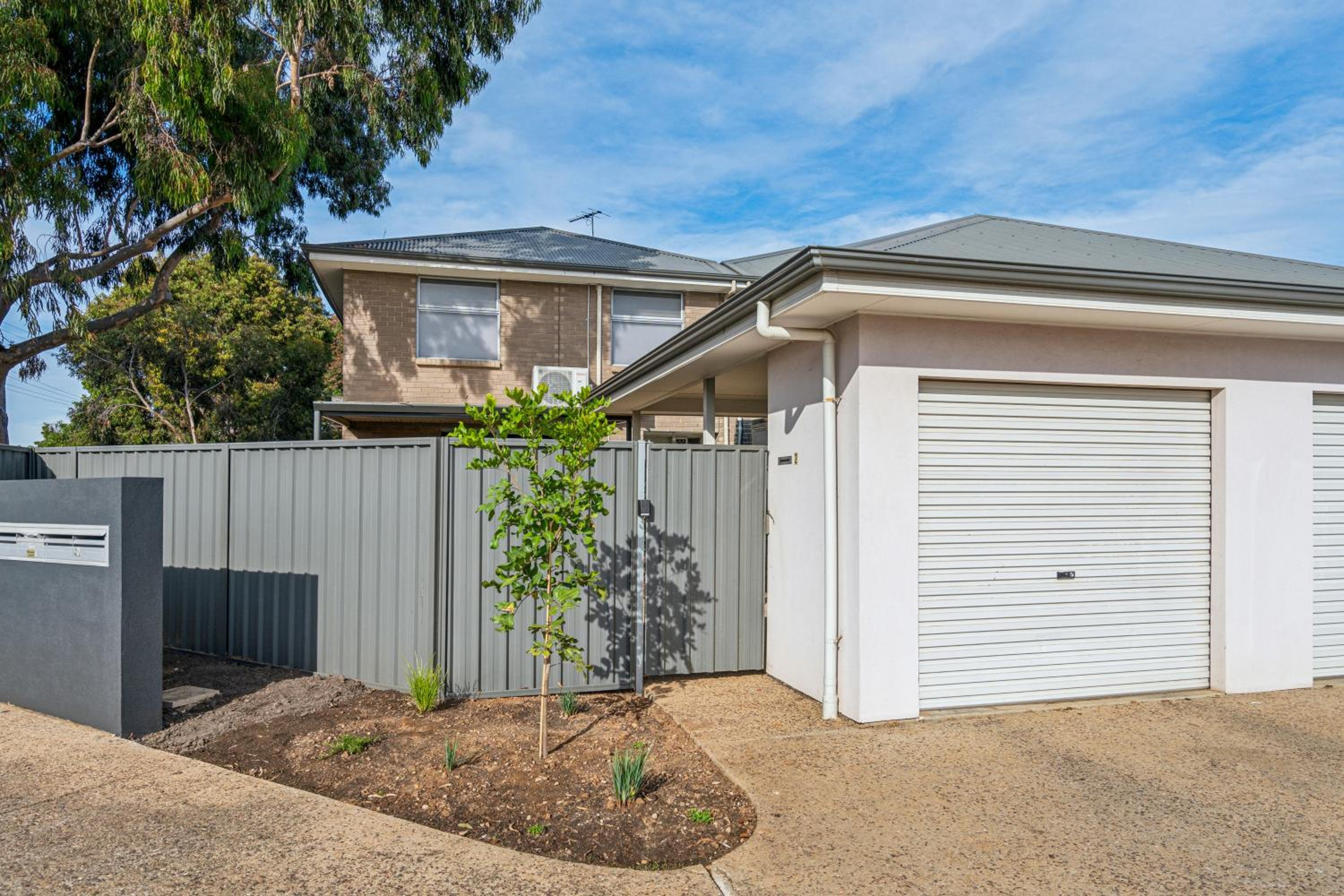 Three-Bedroom House photo 3