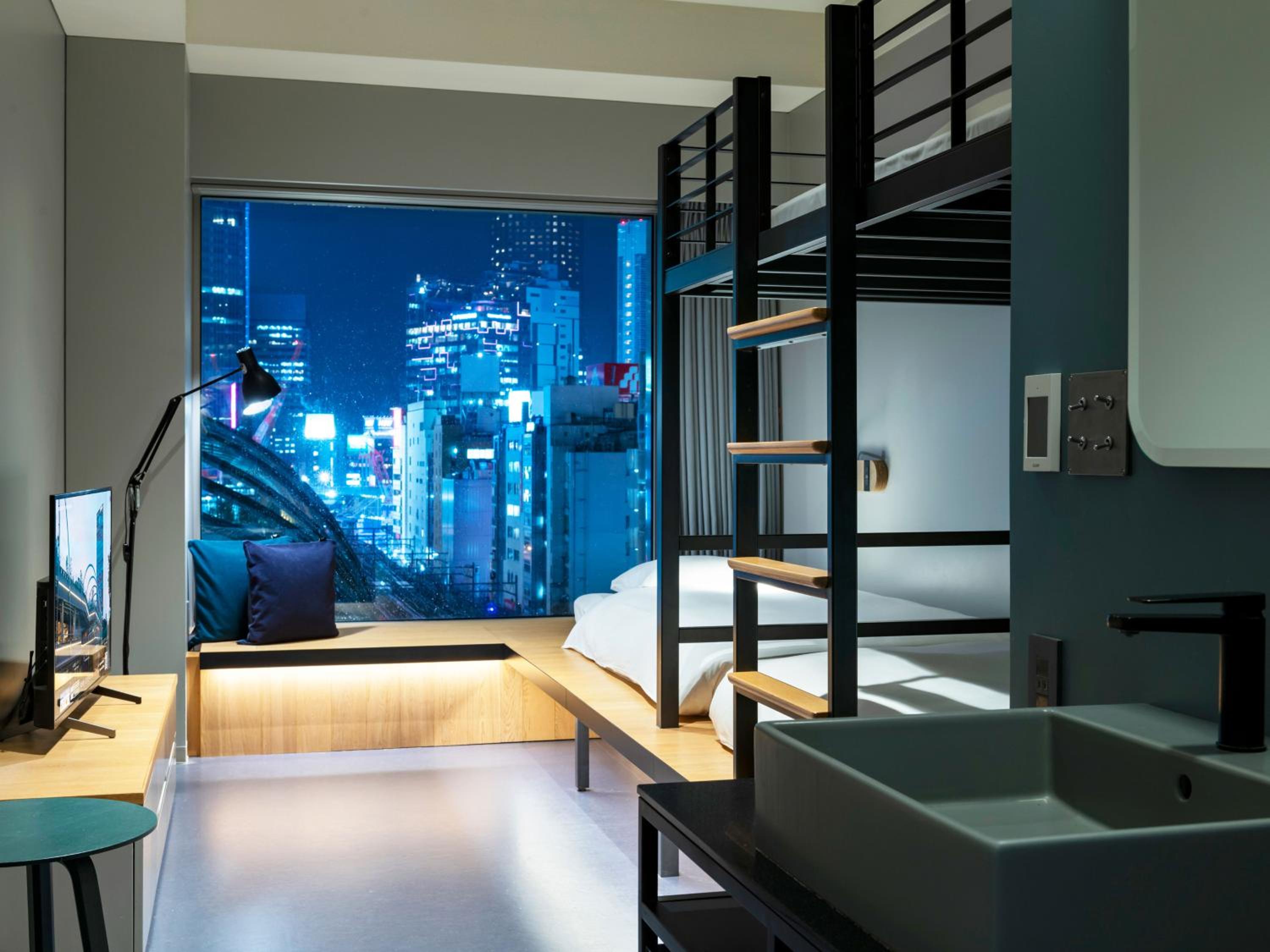 Private Room with Bunk Beds (3 Adults) photo 2