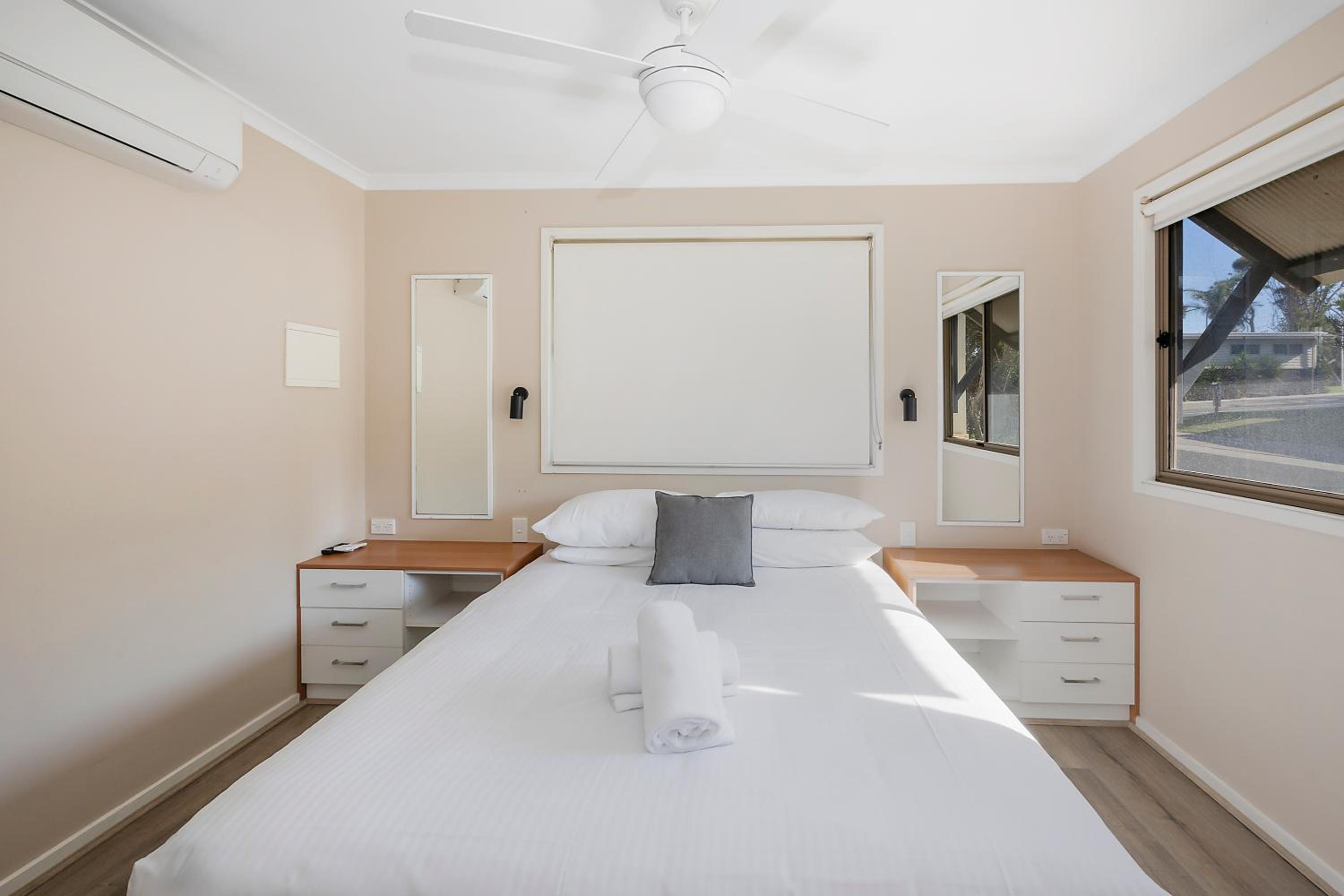 Deluxe Cabin - Sleeps 5 - Dog Friendly photo 3