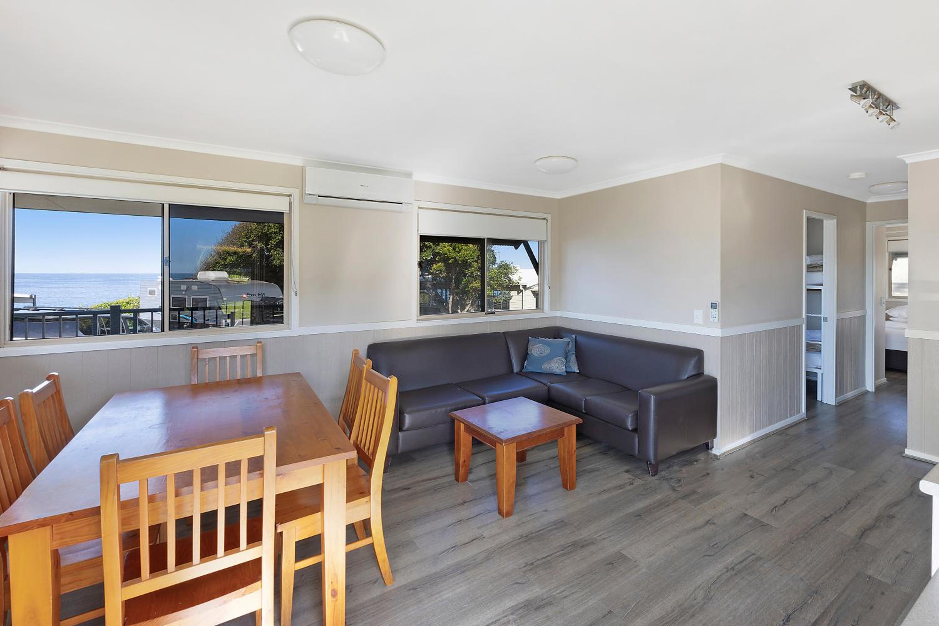 Deluxe Cabin - Sleeps 5 - Dog Friendly photo 2