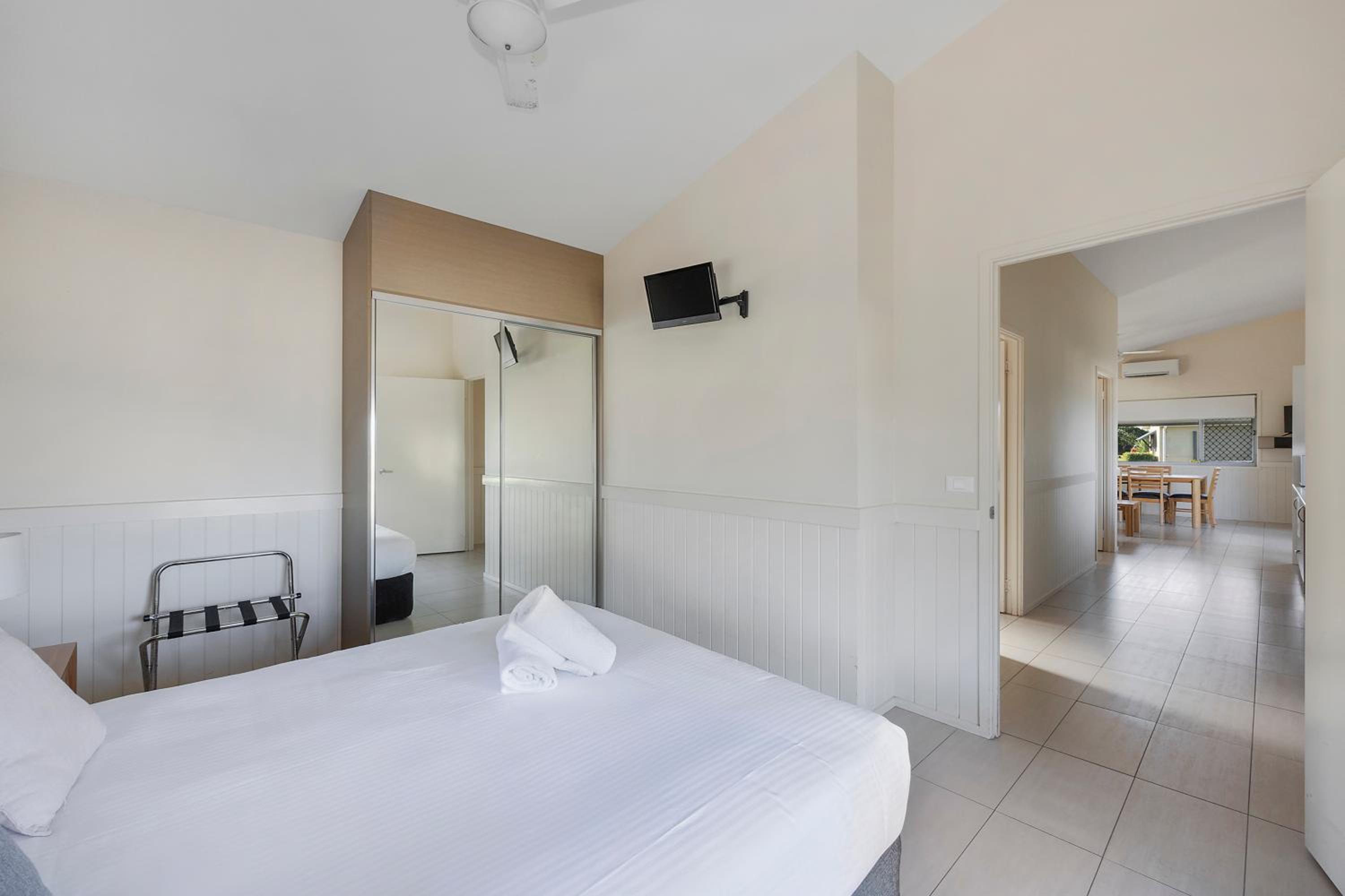 Deluxe Cabin - Sleeps 5 - Accessible - Dog Friendly photo 1
